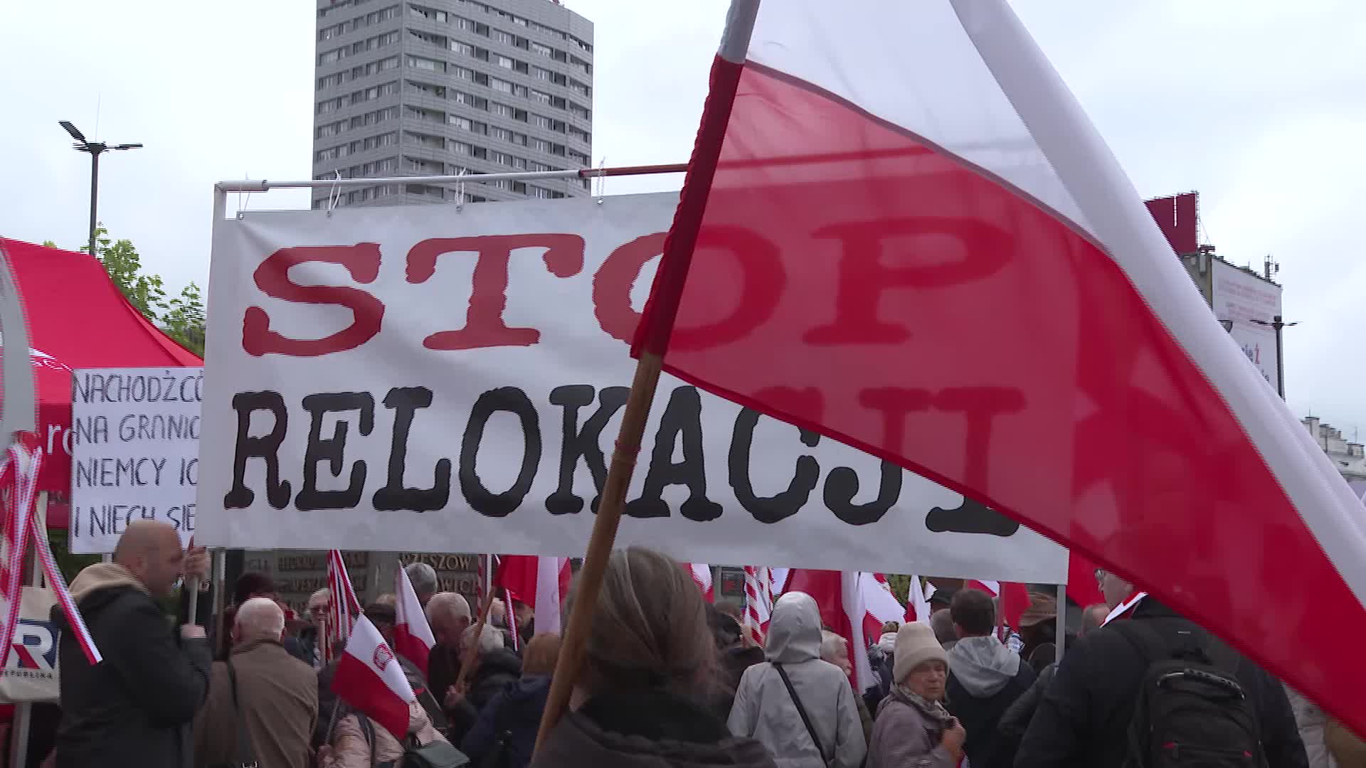 POLAND: anti-migrants nationalists protest
