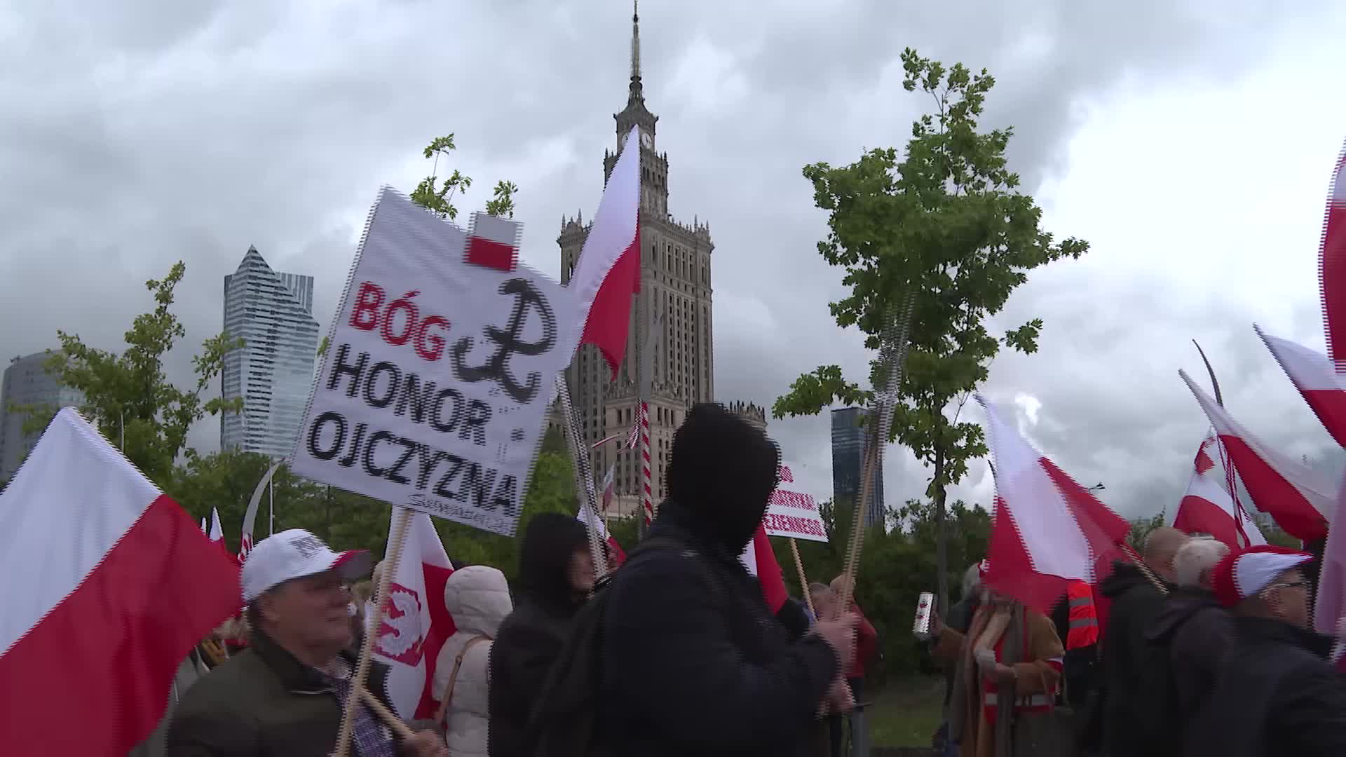 POLAND: anti-migrants nationalists protest