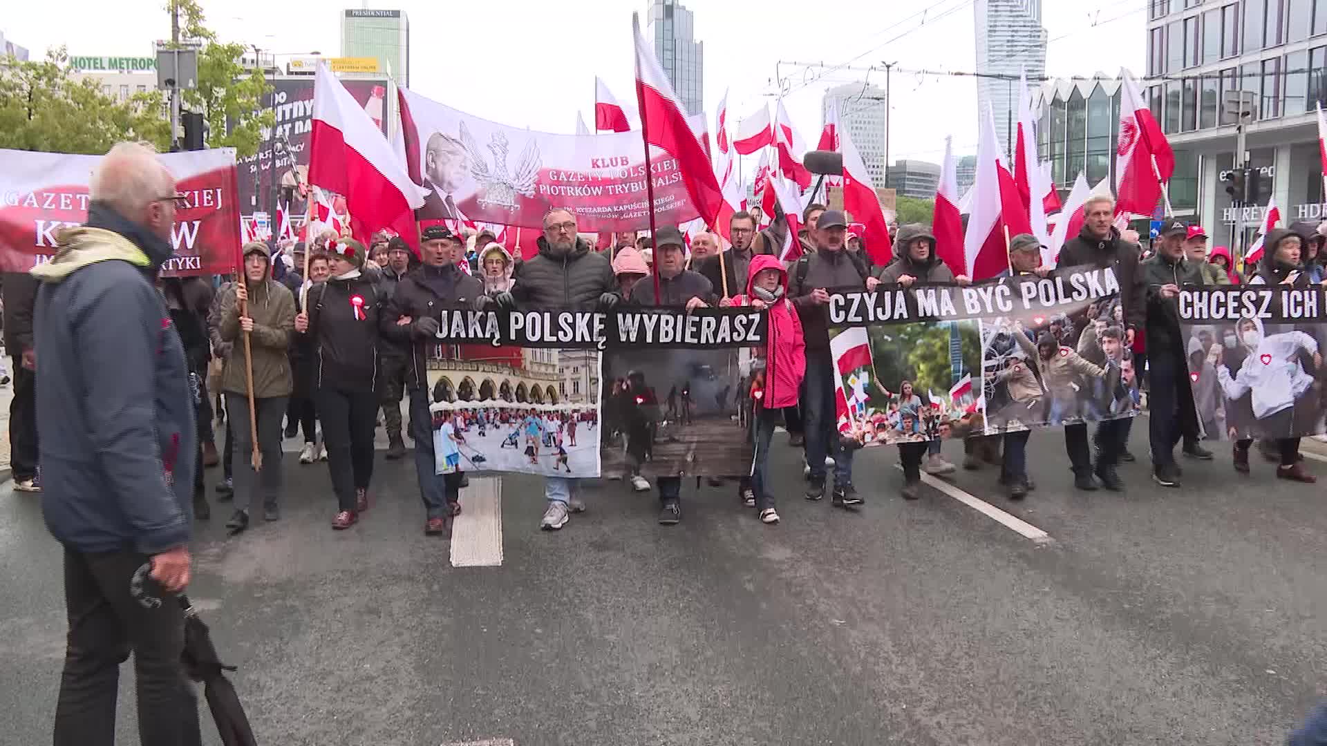 POLAND: anti-migrants nationalists protest