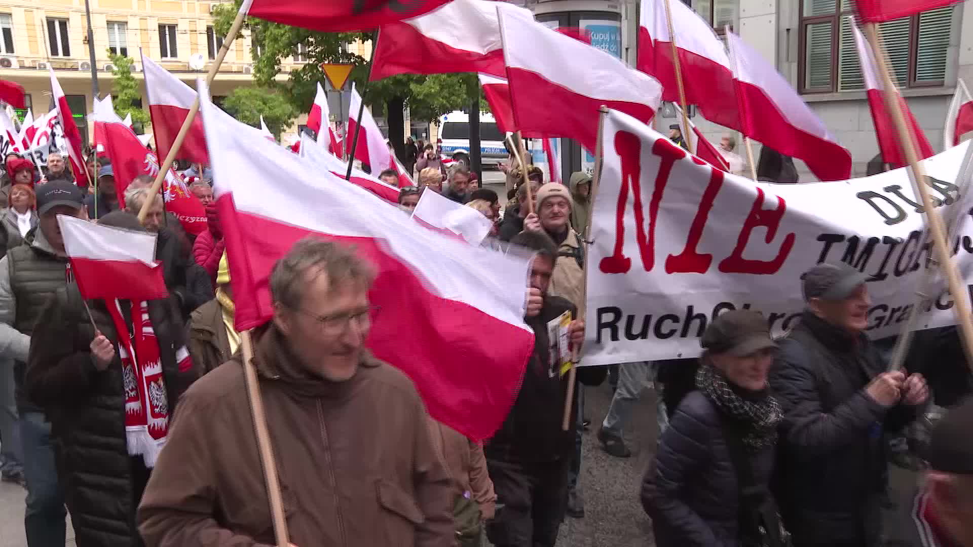 POLAND: anti-migrants nationalists protest