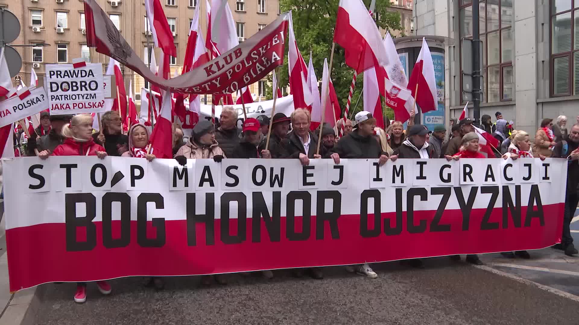 POLAND: anti-migrants nationalists protest