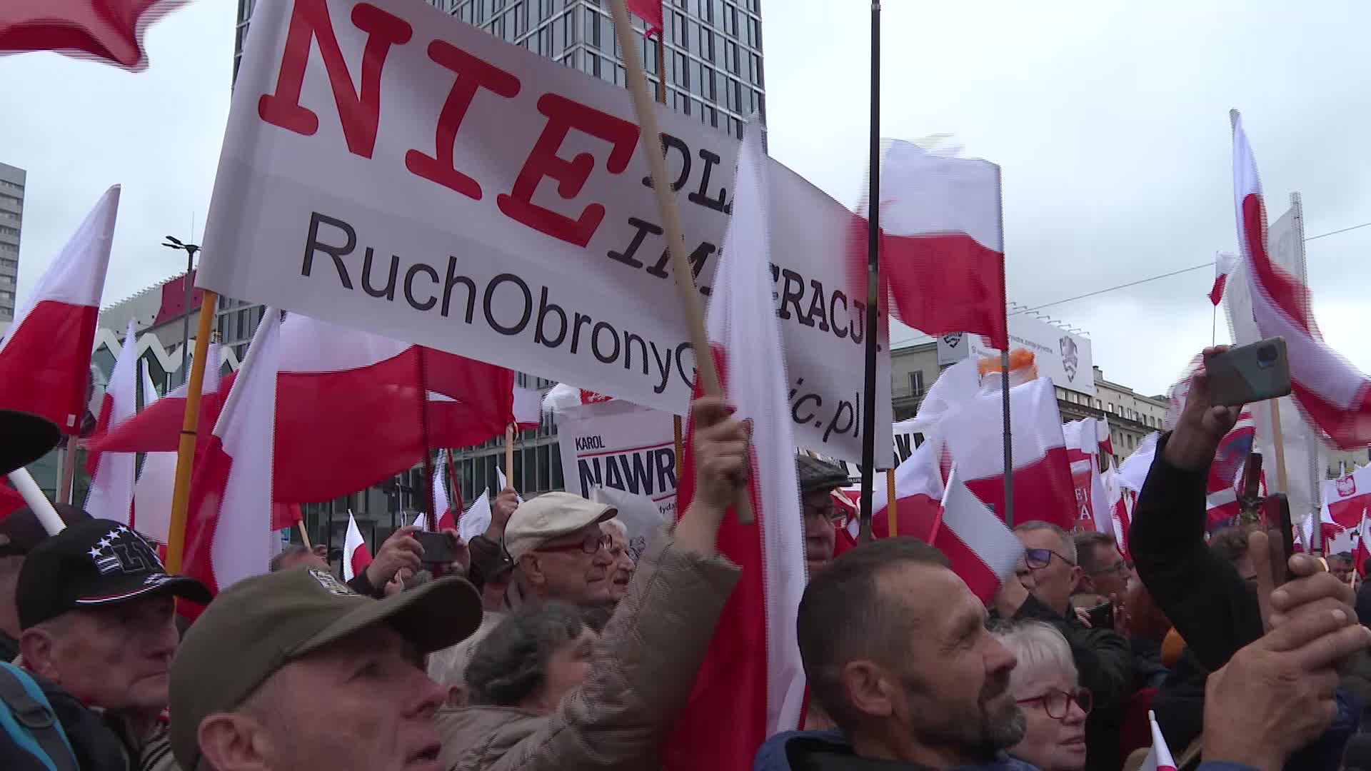 POLAND: anti-migrants nationalists protest