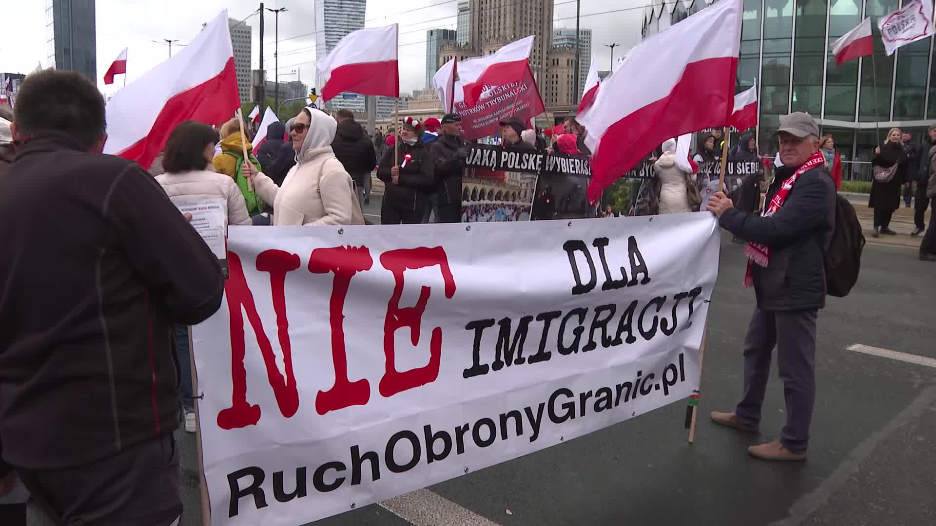 POLAND: anti-migrants nationalists protest