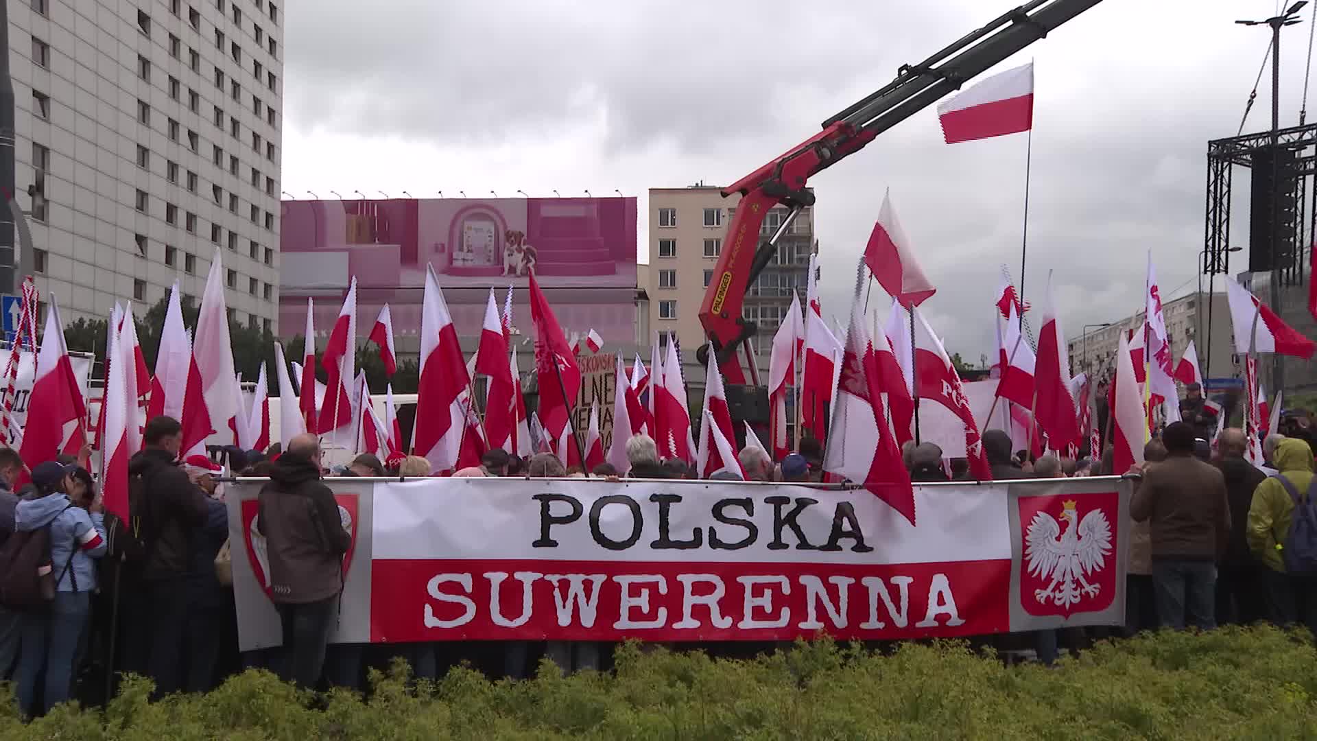 POLAND: anti-migrants nationalists protest