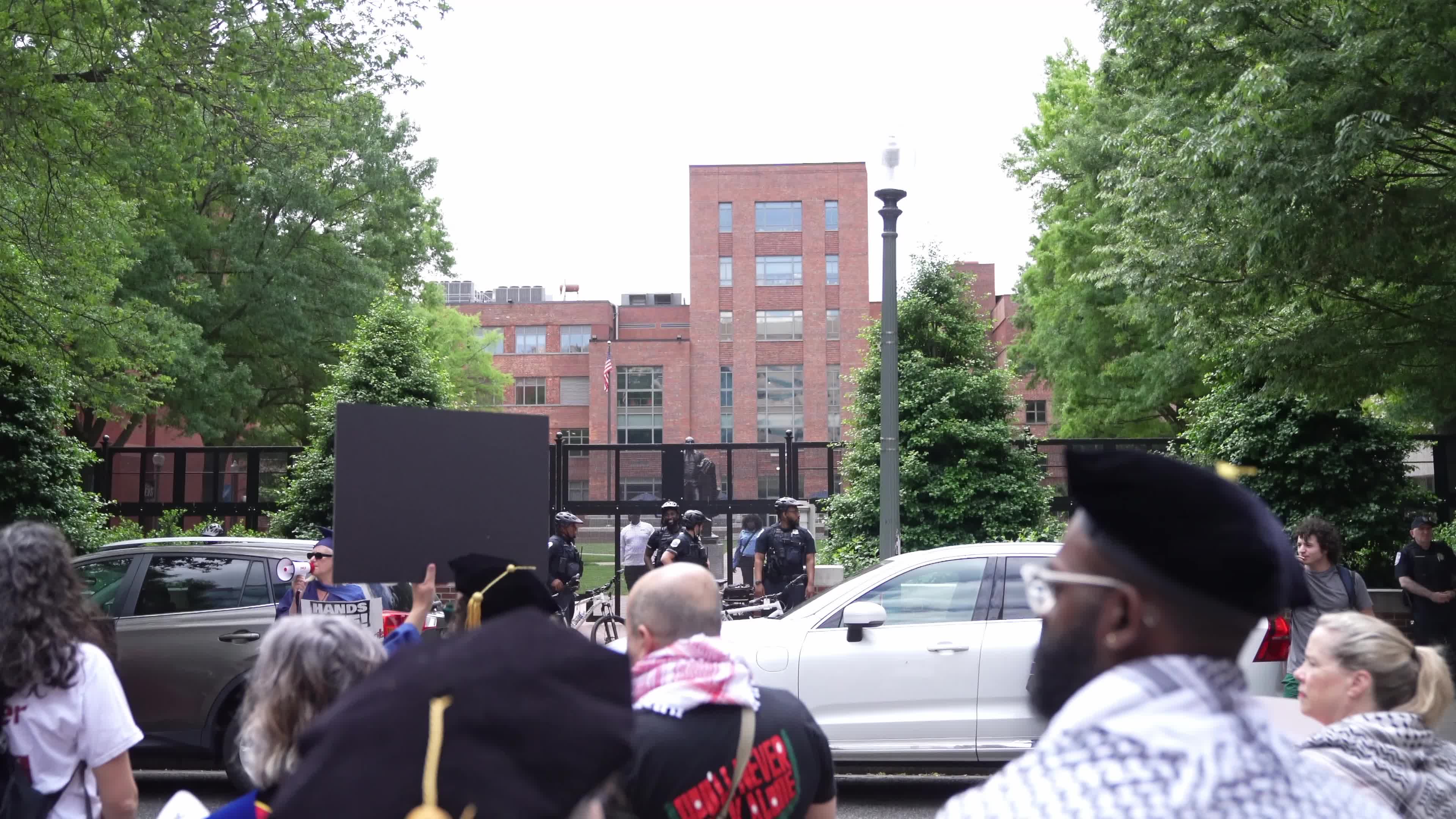 The George Washington University faculty and students portests free Palestine and march to the white house 