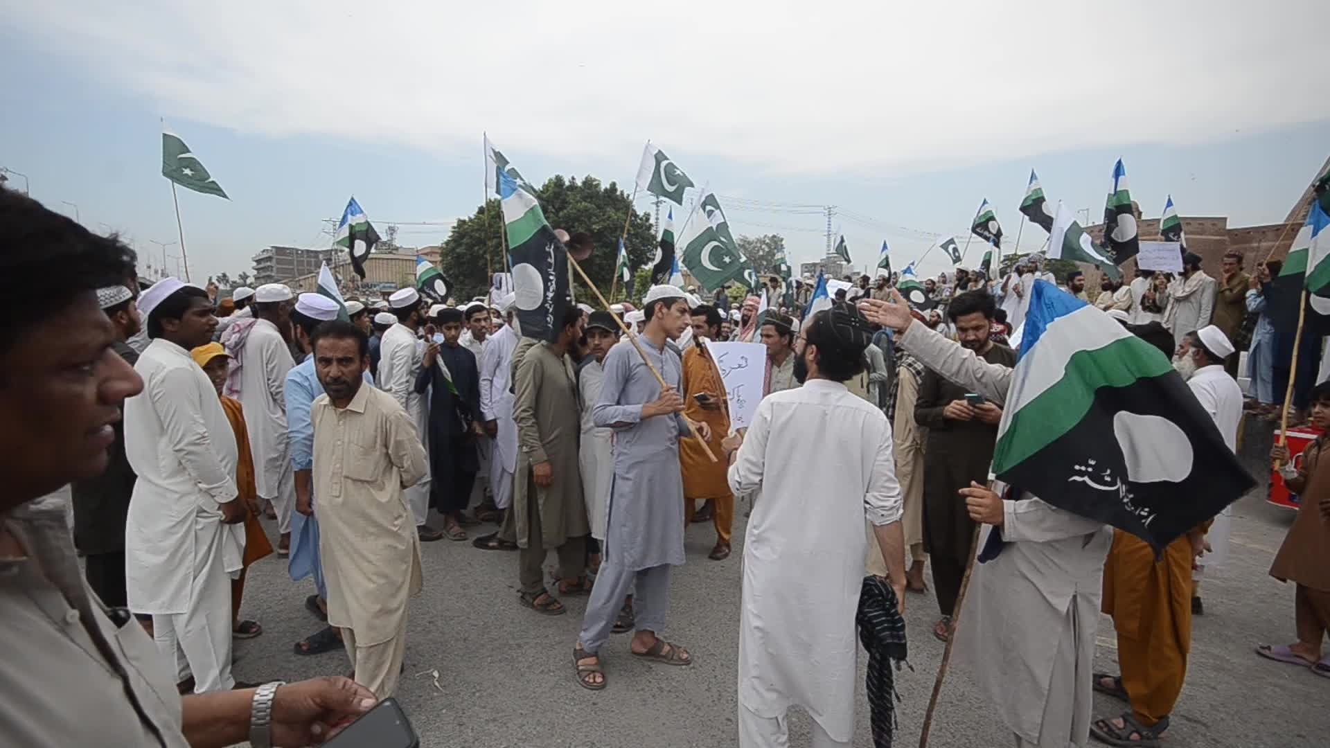 Pakistan says Indian missiles targeted major military installations 