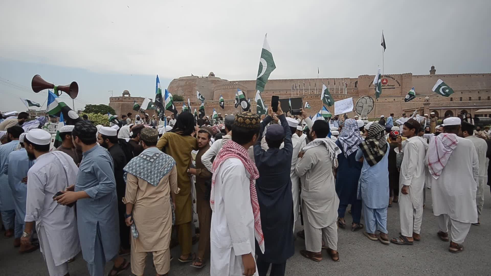 Pakistan says Indian missiles targeted major military installations 