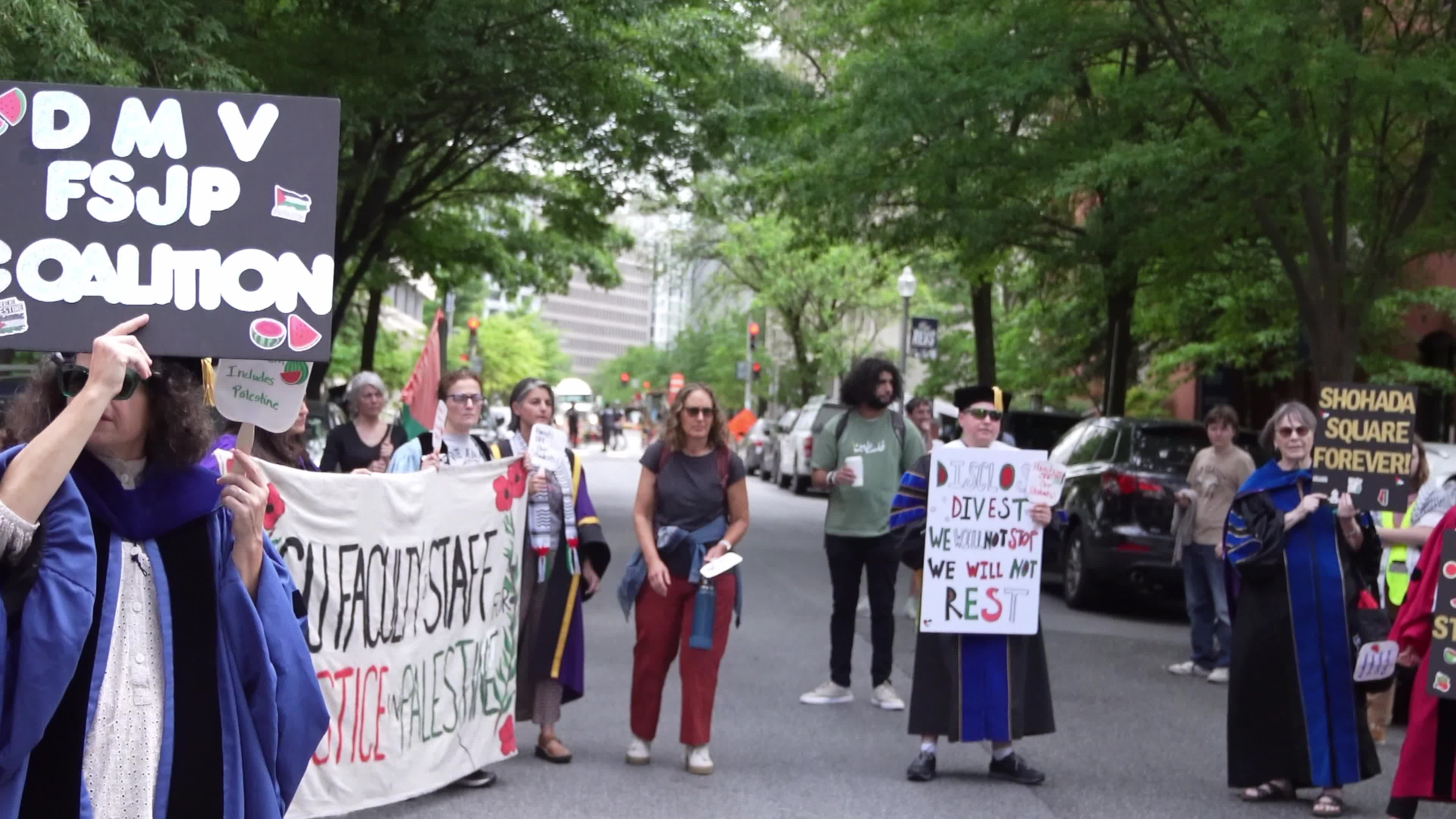 The George Washington University faculty and students portests free Palestine and march to the white house 