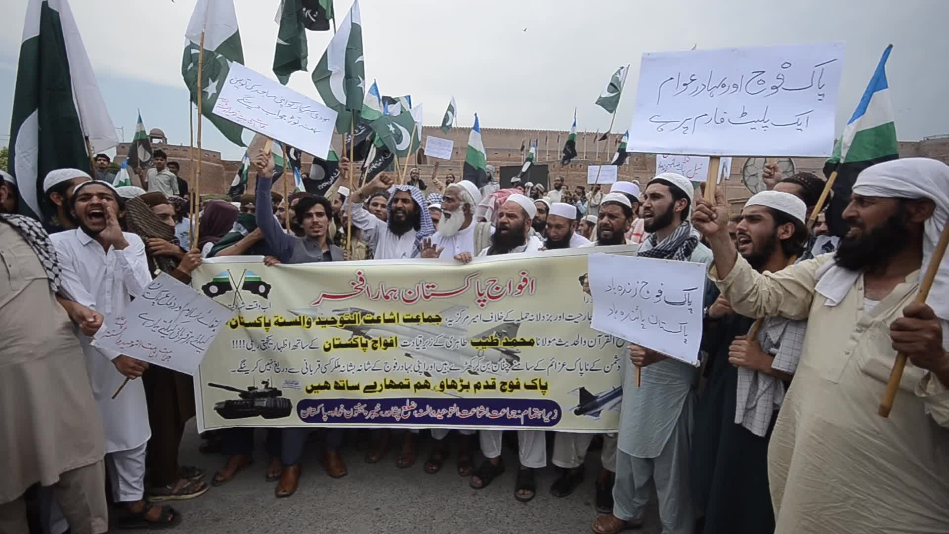 Pakistan says Indian missiles targeted major military installations 