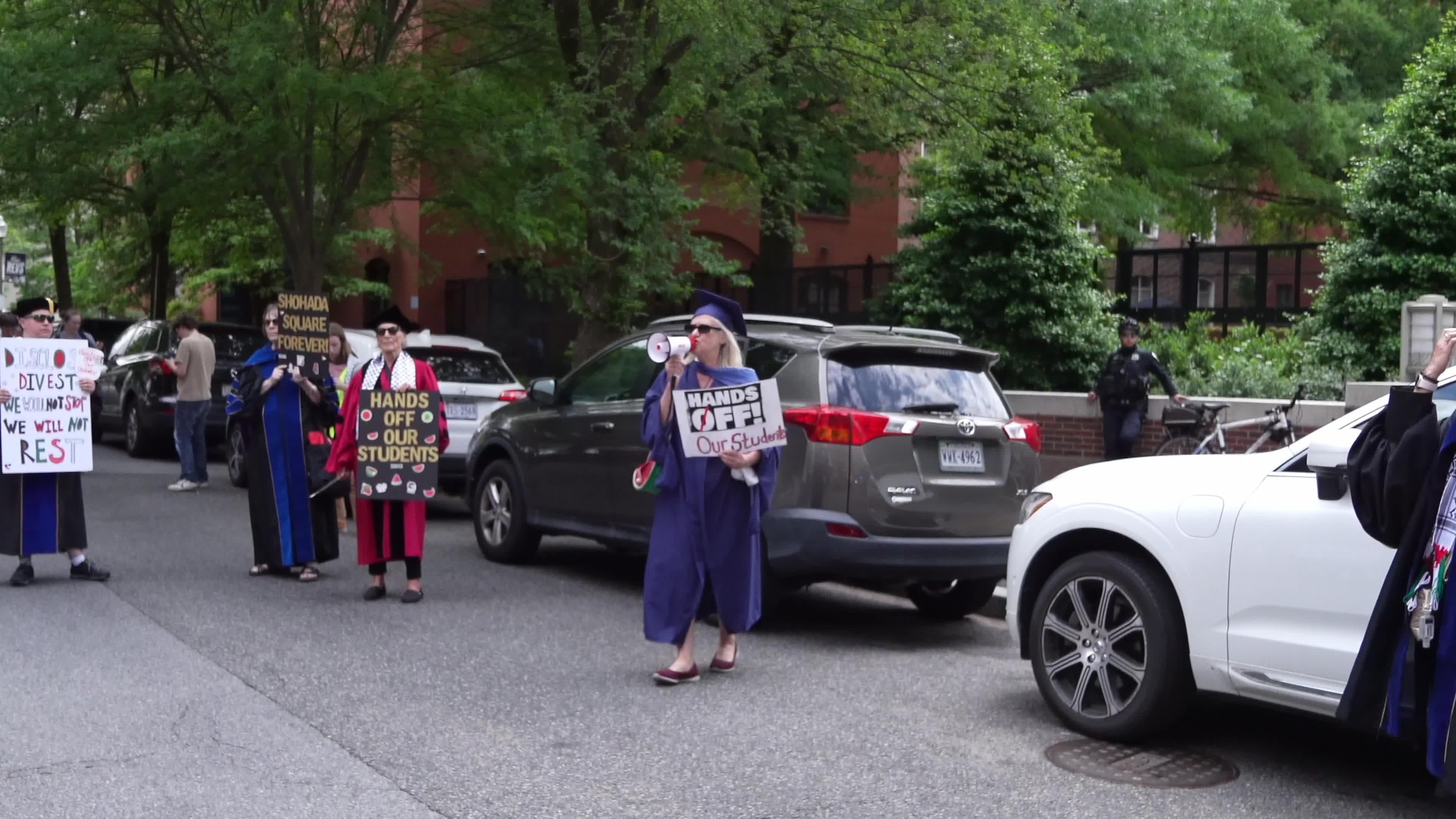 The George Washington University faculty and students portests free Palestine and march to the white house 