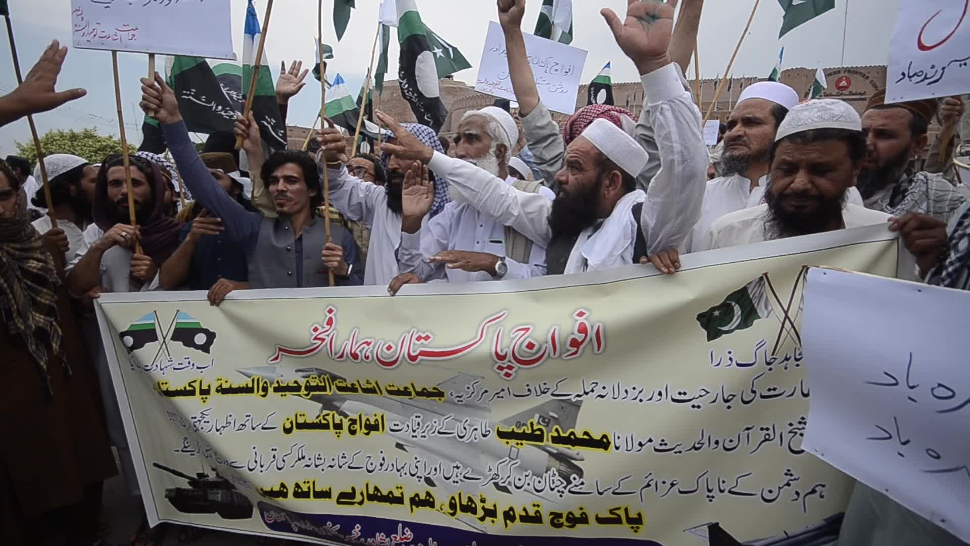 Pakistan says Indian missiles targeted major military installations 