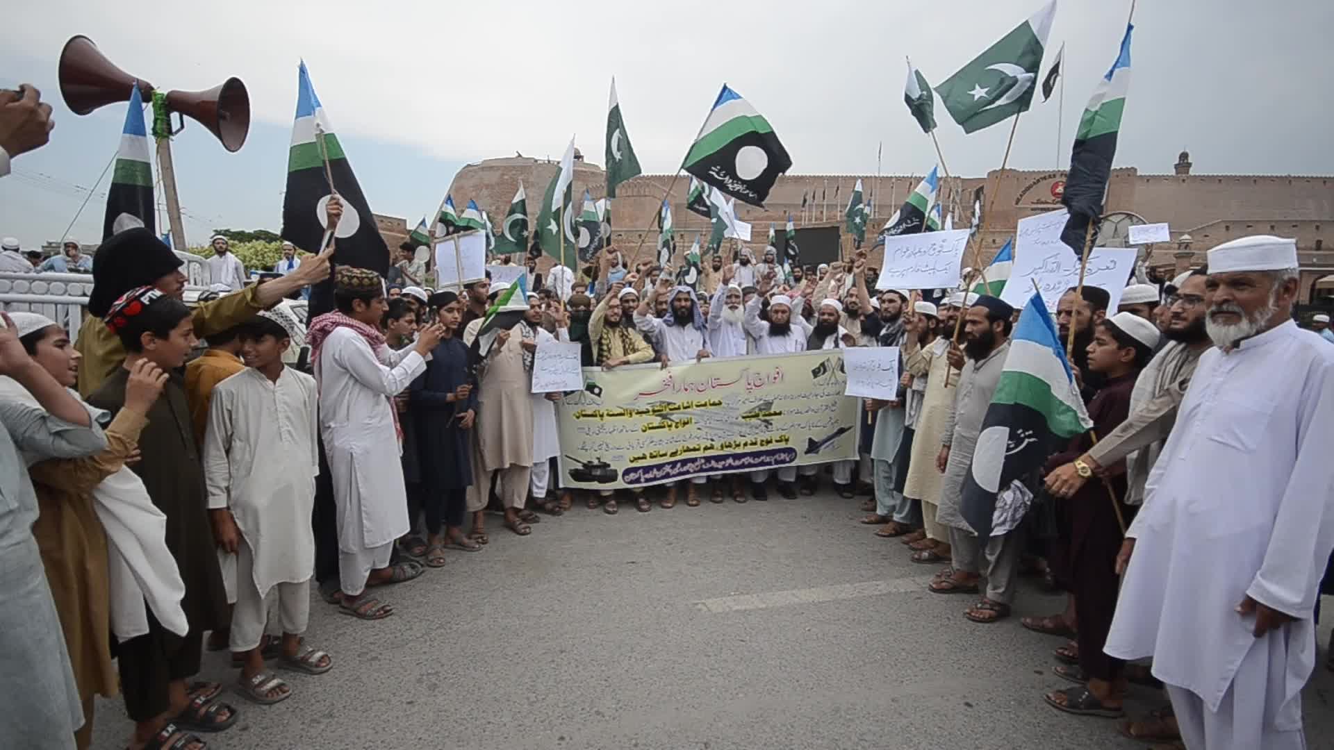 Pakistan says Indian missiles targeted major military installations 
