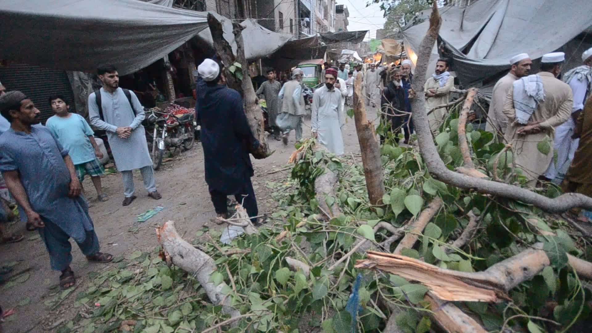 Severe storm hits Pakistani city of Peshawar 