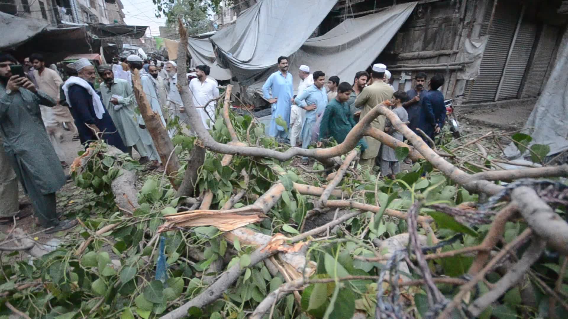 Severe storm hits Pakistani city of Peshawar 
