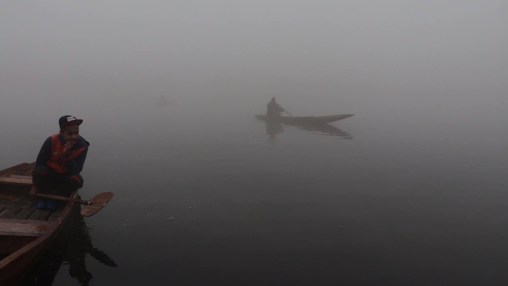 Dense fog gripped Kashmir
