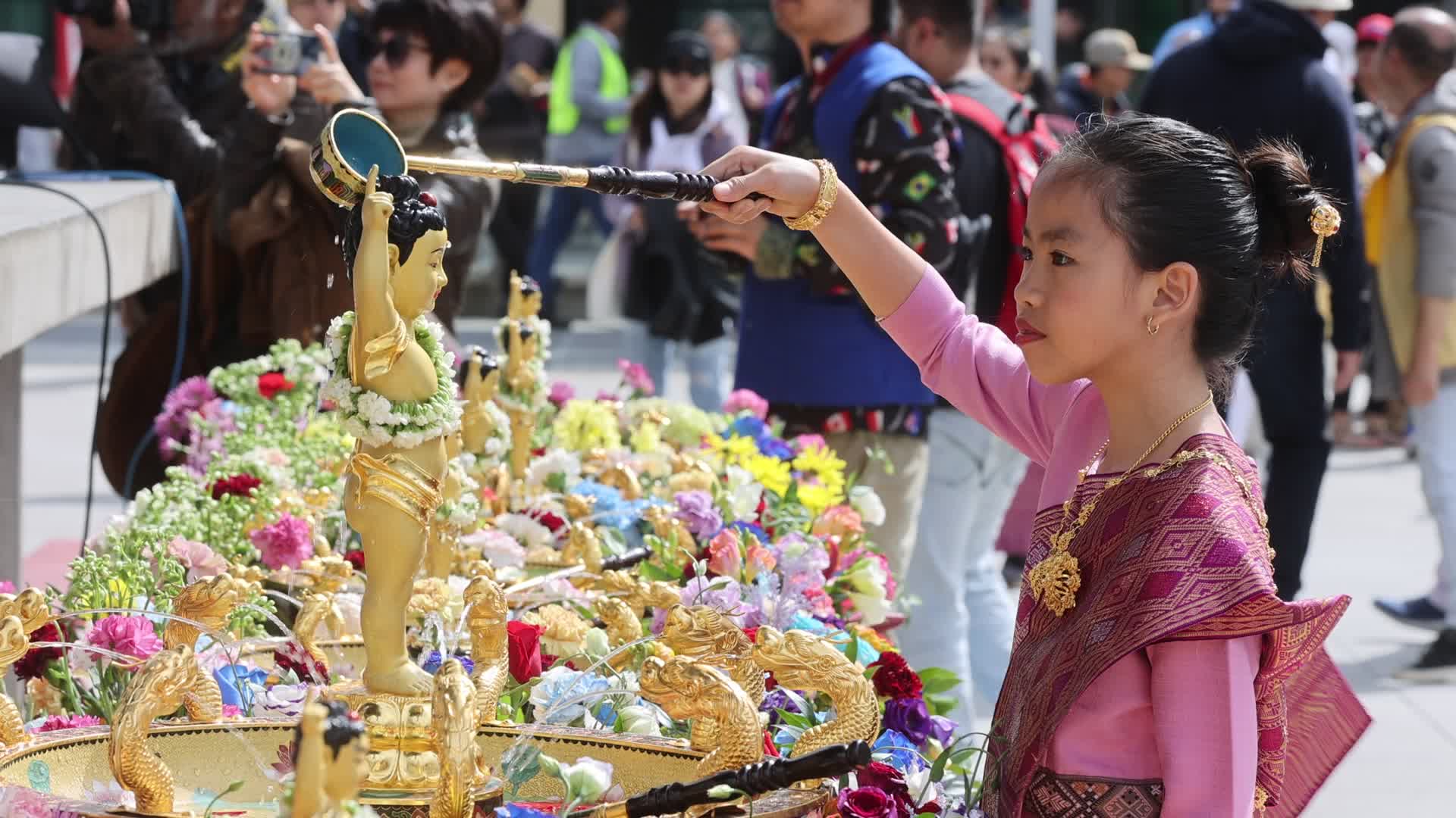 Buddhists celebrate Vesak