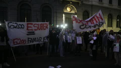 Protest of workers belonging to the Auchan/Conad group in Piazza della Scala in Milan