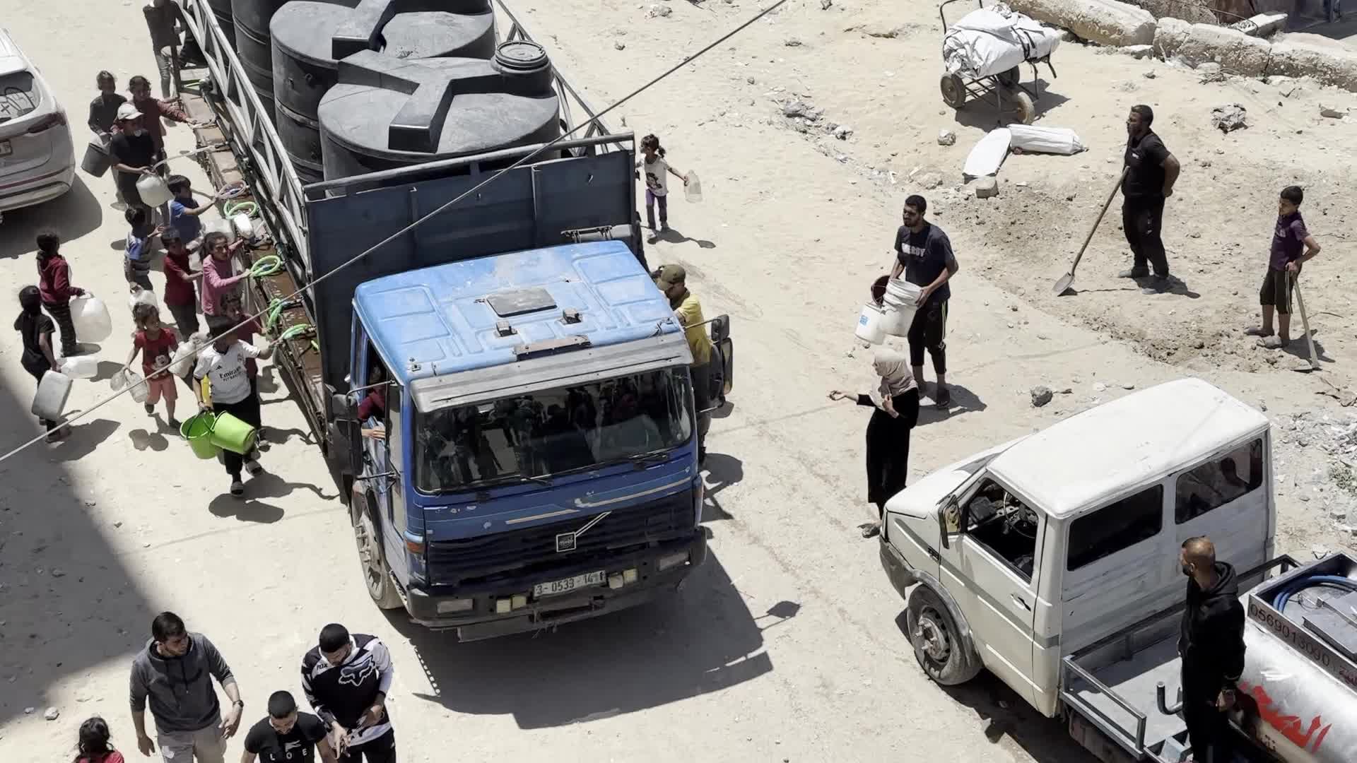 Palestinians Queue for Water Amid Ongoing Crisis in Gaza