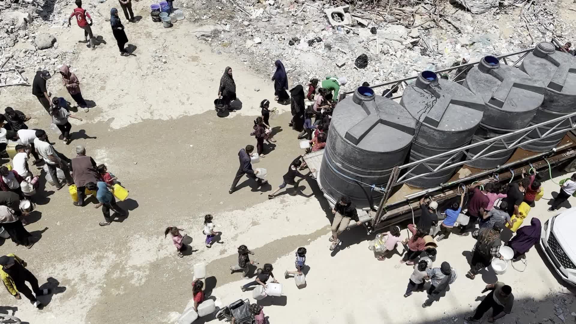 Palestinians Queue for Water Amid Ongoing Crisis in Gaza