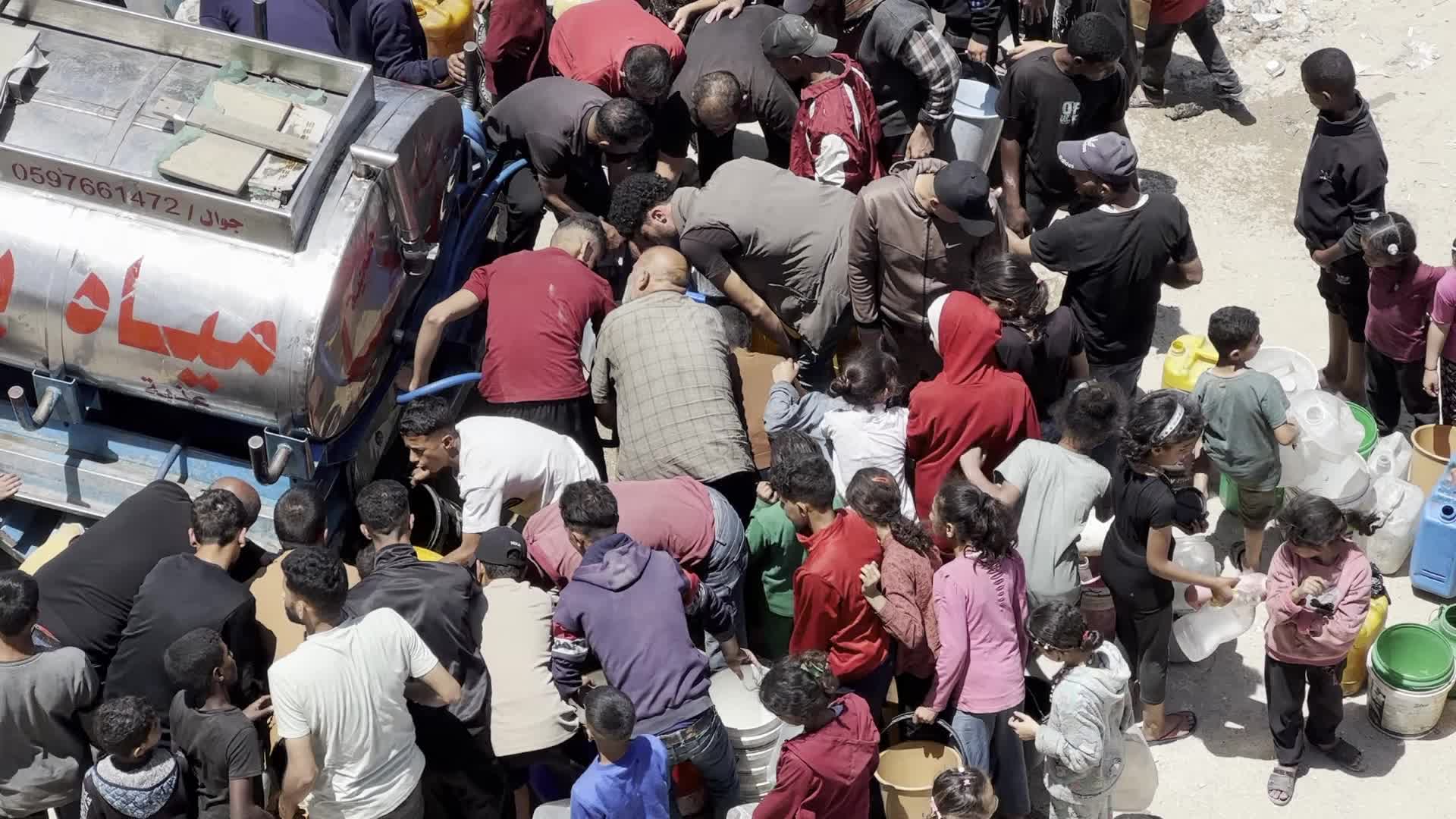 Palestinians Queue for Water Amid Ongoing Crisis in Gaza