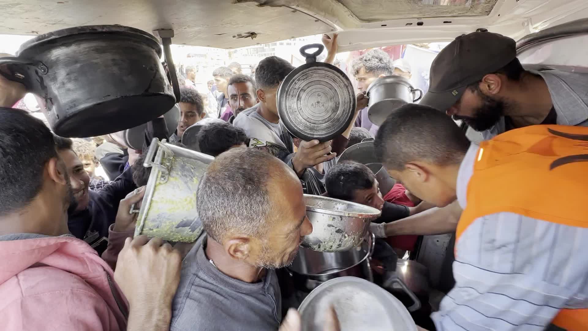 Palestinians Line Up for Hot Meals at Distribution Point in Gaza City