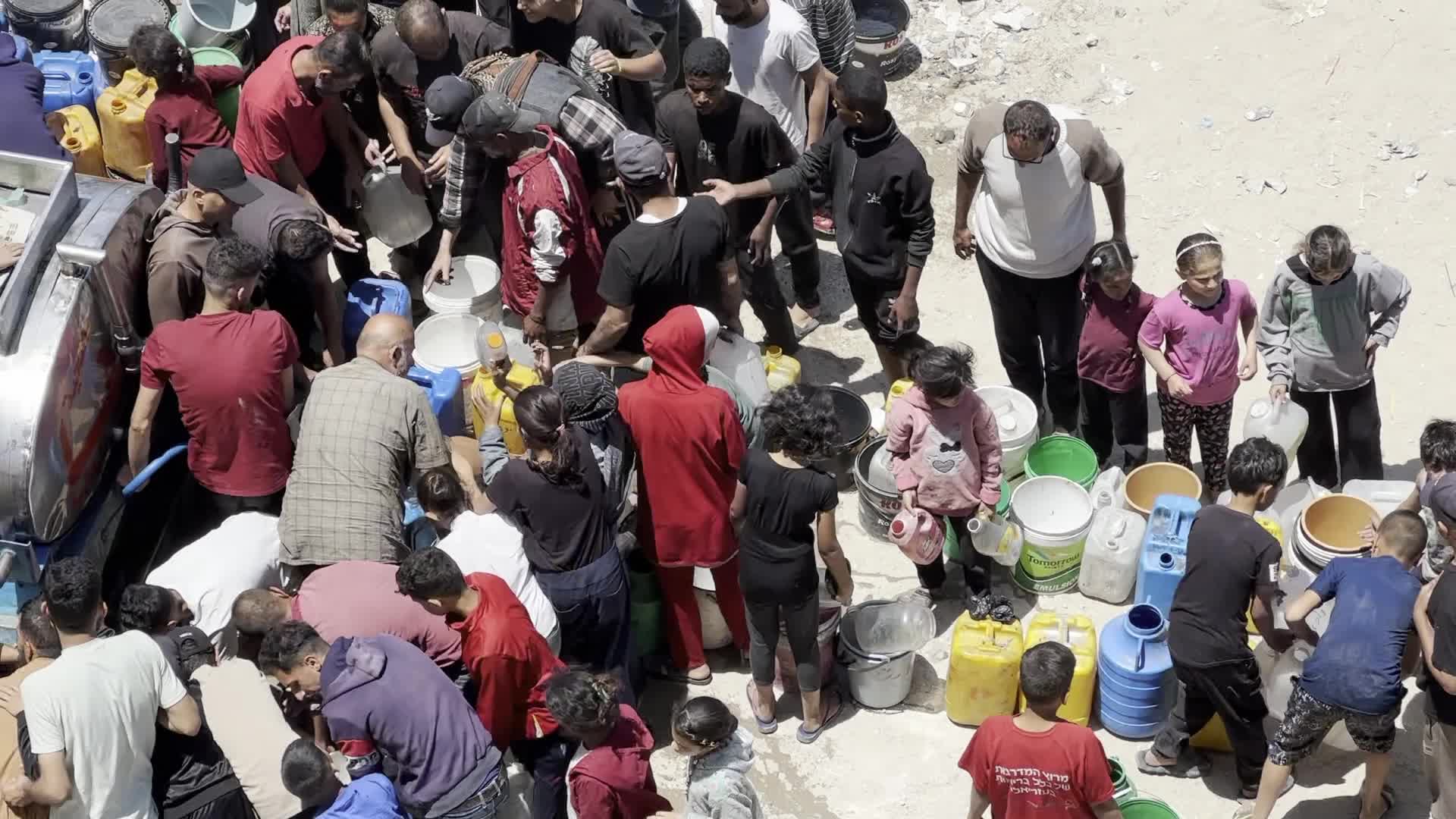 Palestinians Queue for Water Amid Ongoing Crisis in Gaza