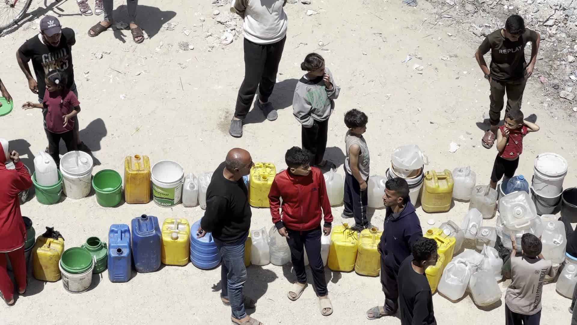 Palestinians Queue for Water Amid Ongoing Crisis in Gaza