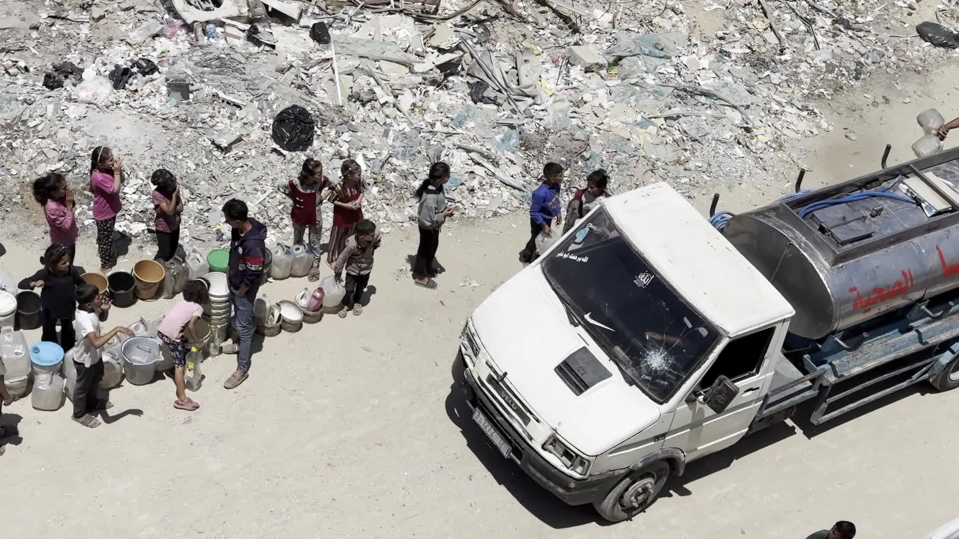Palestinians Queue for Water Amid Ongoing Crisis in Gaza