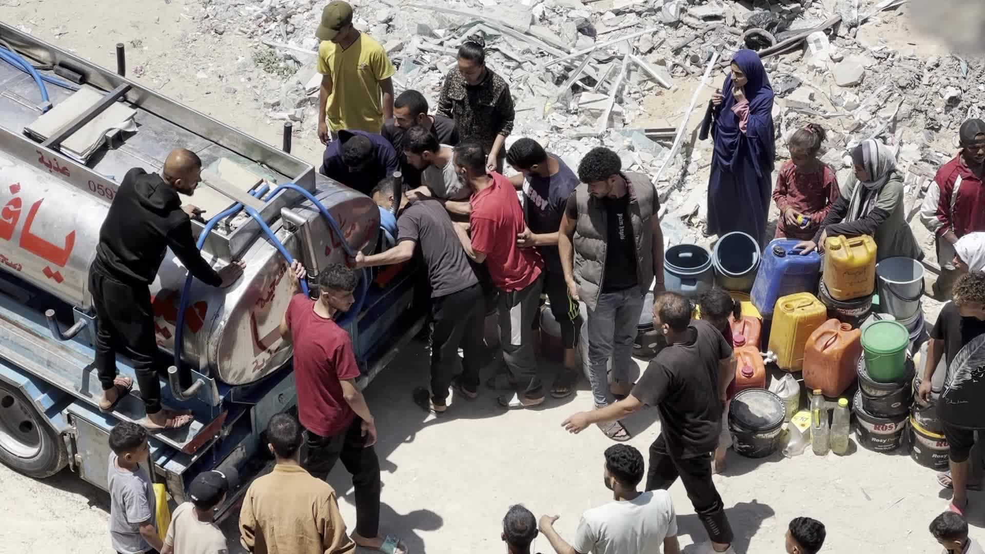 Palestinians Queue for Water Amid Ongoing Crisis in Gaza