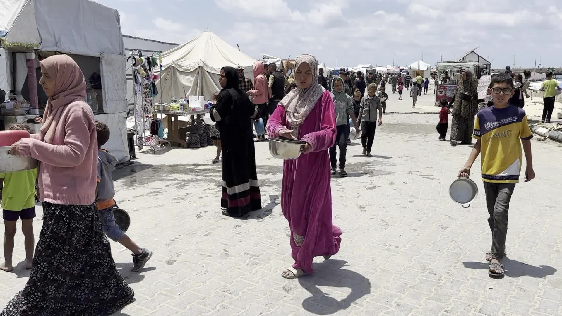 Palestinians Line Up for Hot Meals at Distribution Point in Gaza City