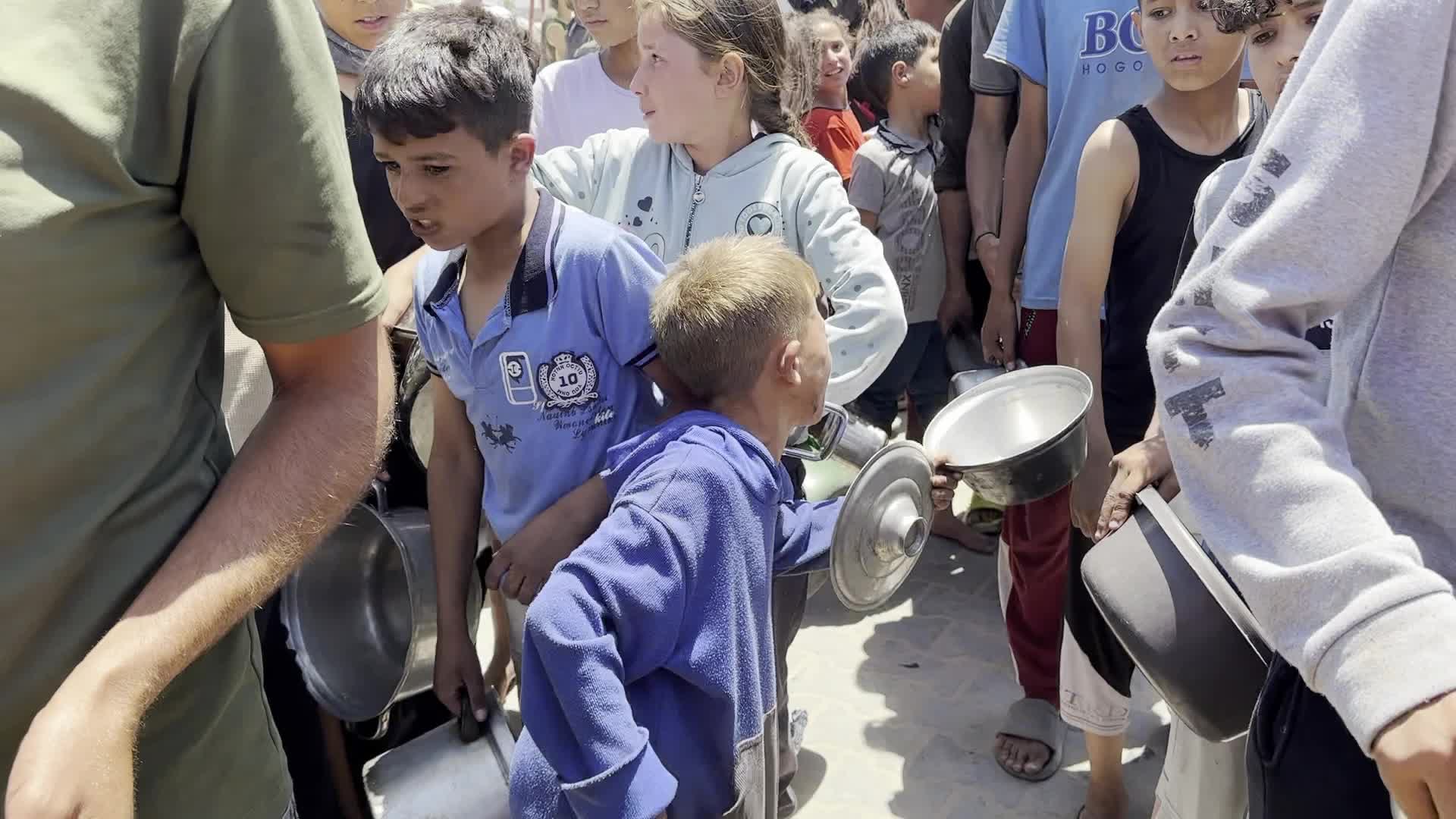 Palestinians Line Up for Hot Meals at Distribution Point in Gaza City