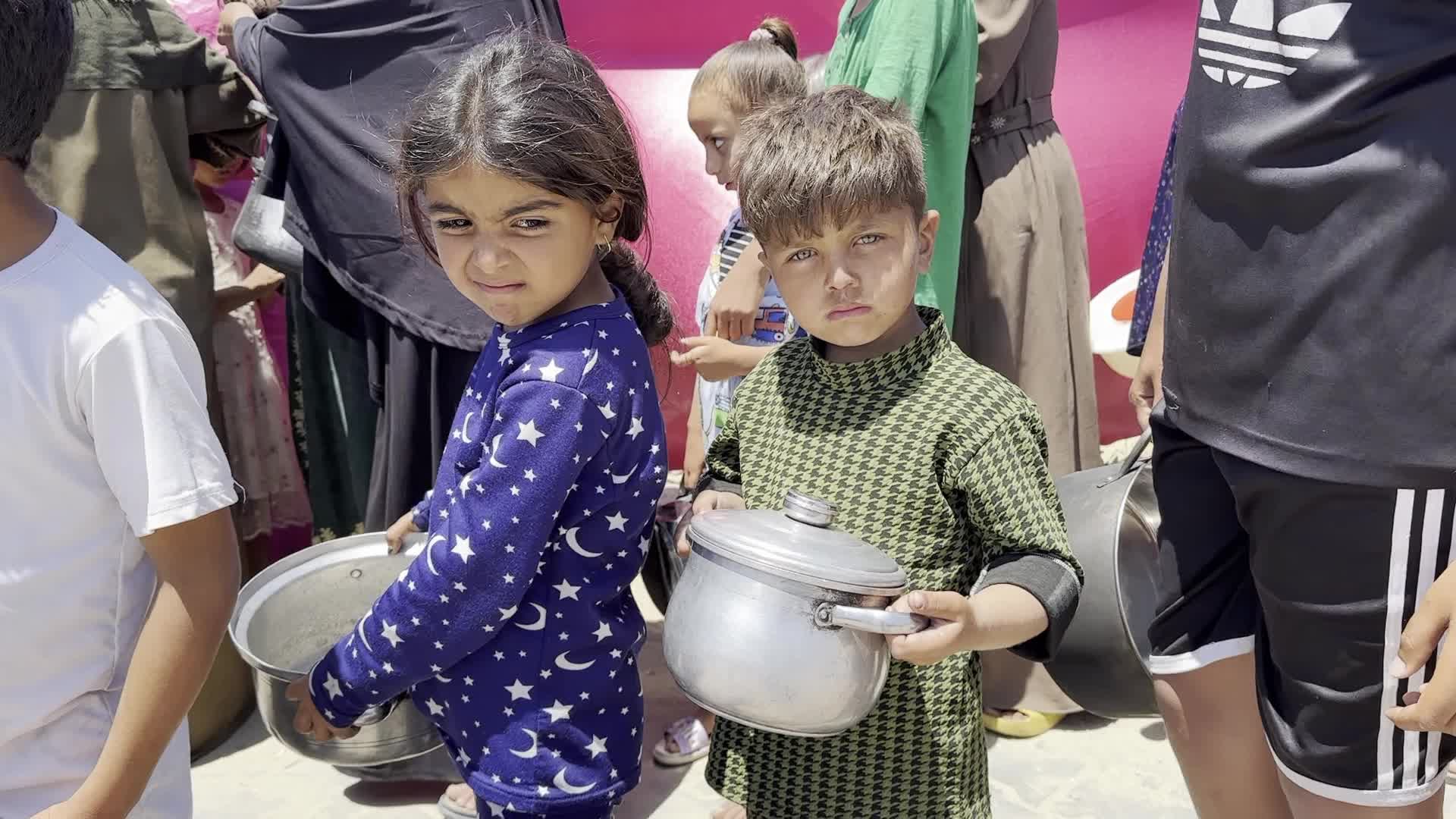 Palestinians Line Up for Hot Meals at Distribution Point in Gaza City