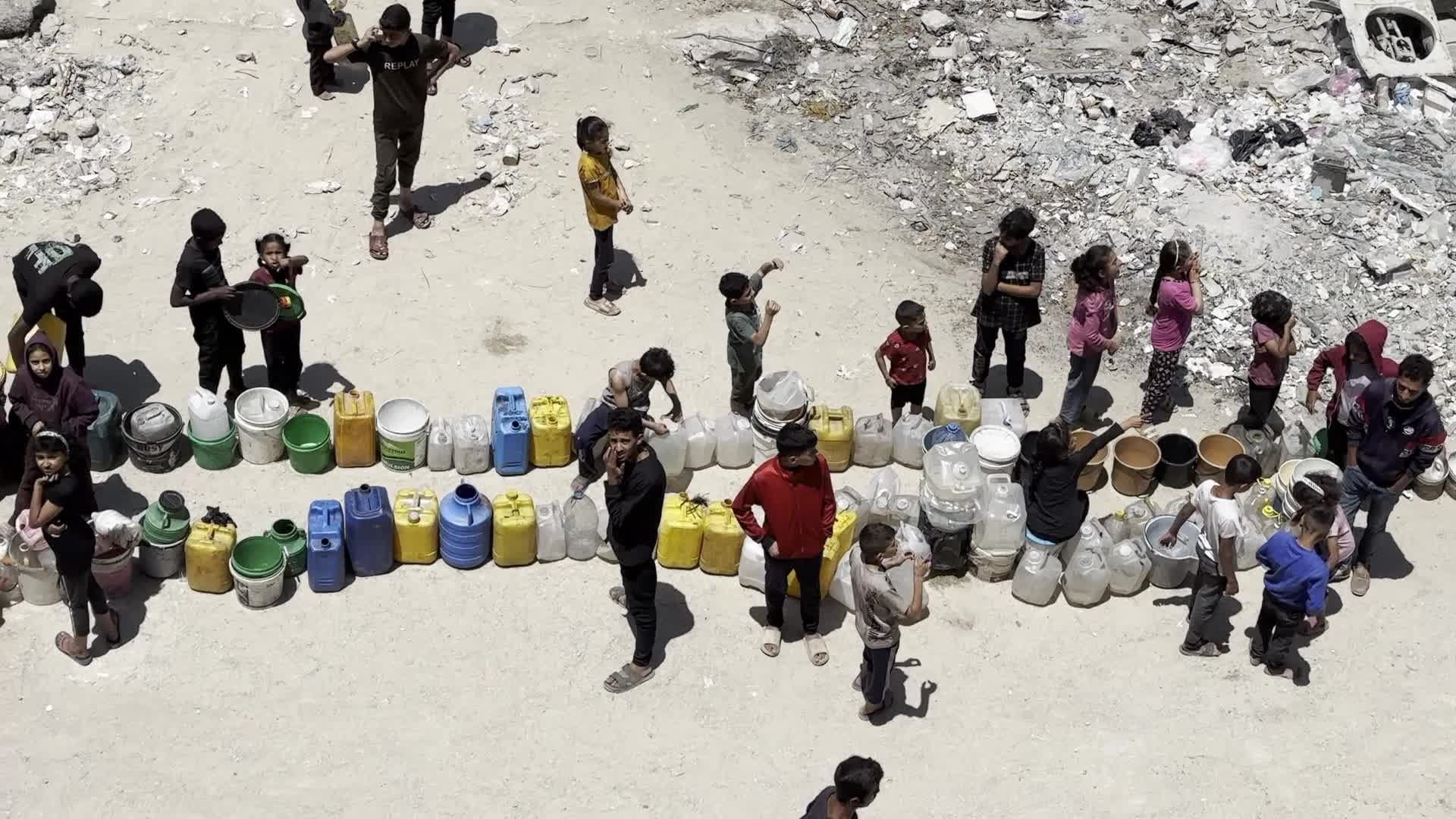 Palestinians Queue for Water Amid Ongoing Crisis in Gaza