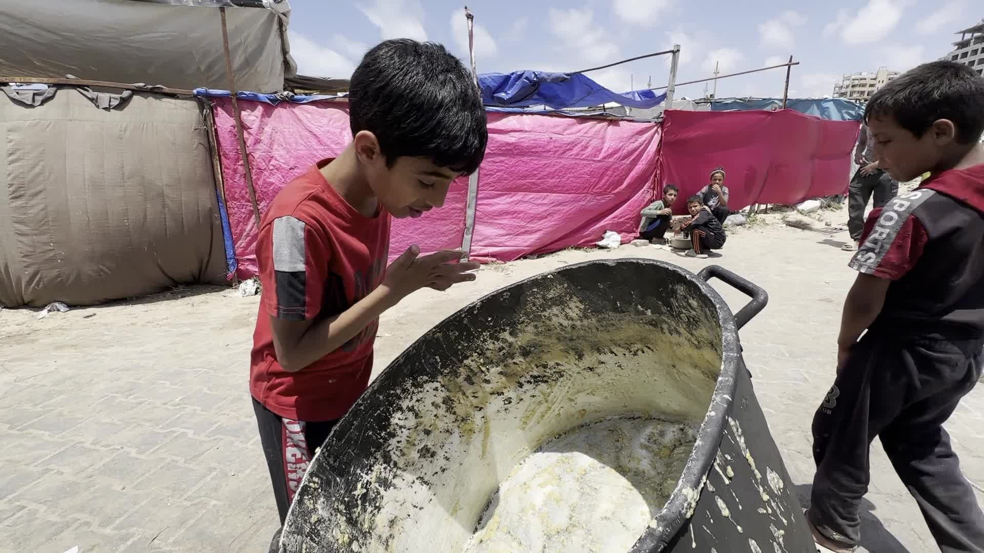 Palestinians Line Up for Hot Meals at Distribution Point in Gaza City