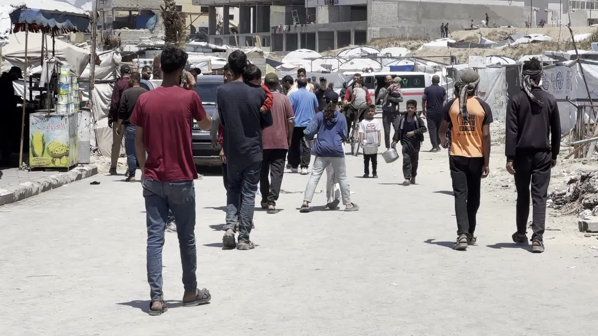 Palestinians Line Up for Hot Meals at Distribution Point in Gaza City