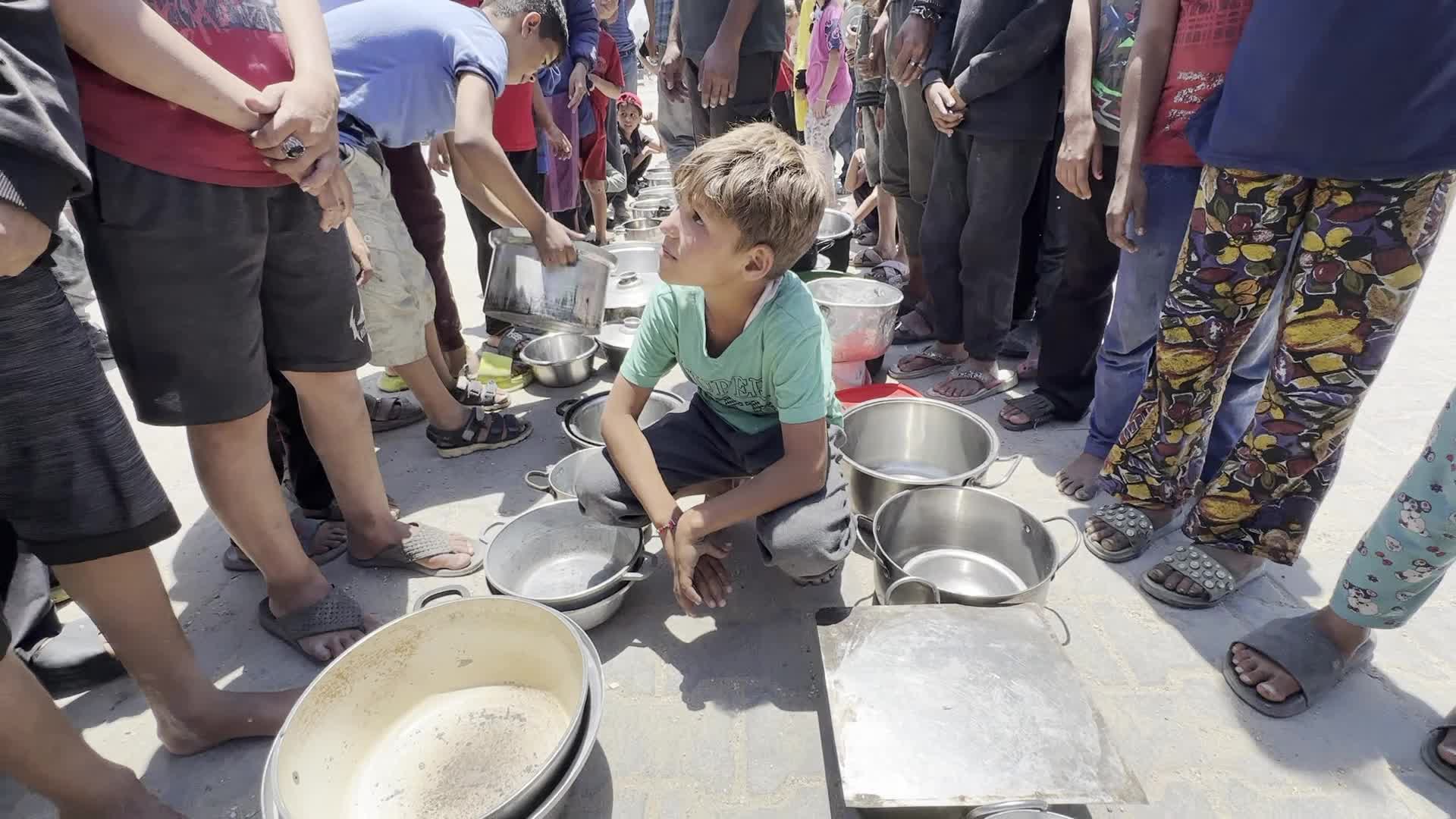 Palestinians Line Up for Hot Meals at Distribution Point in Gaza City