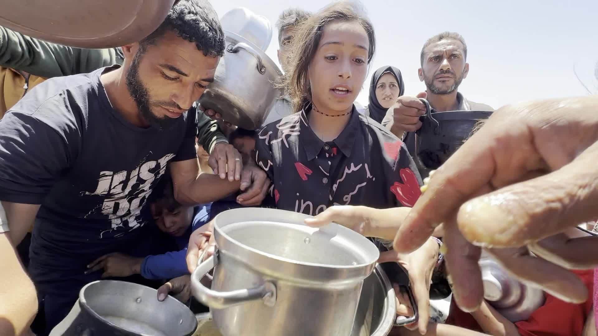 Palestinians Line Up for Hot Meals at Distribution Point in Gaza City
