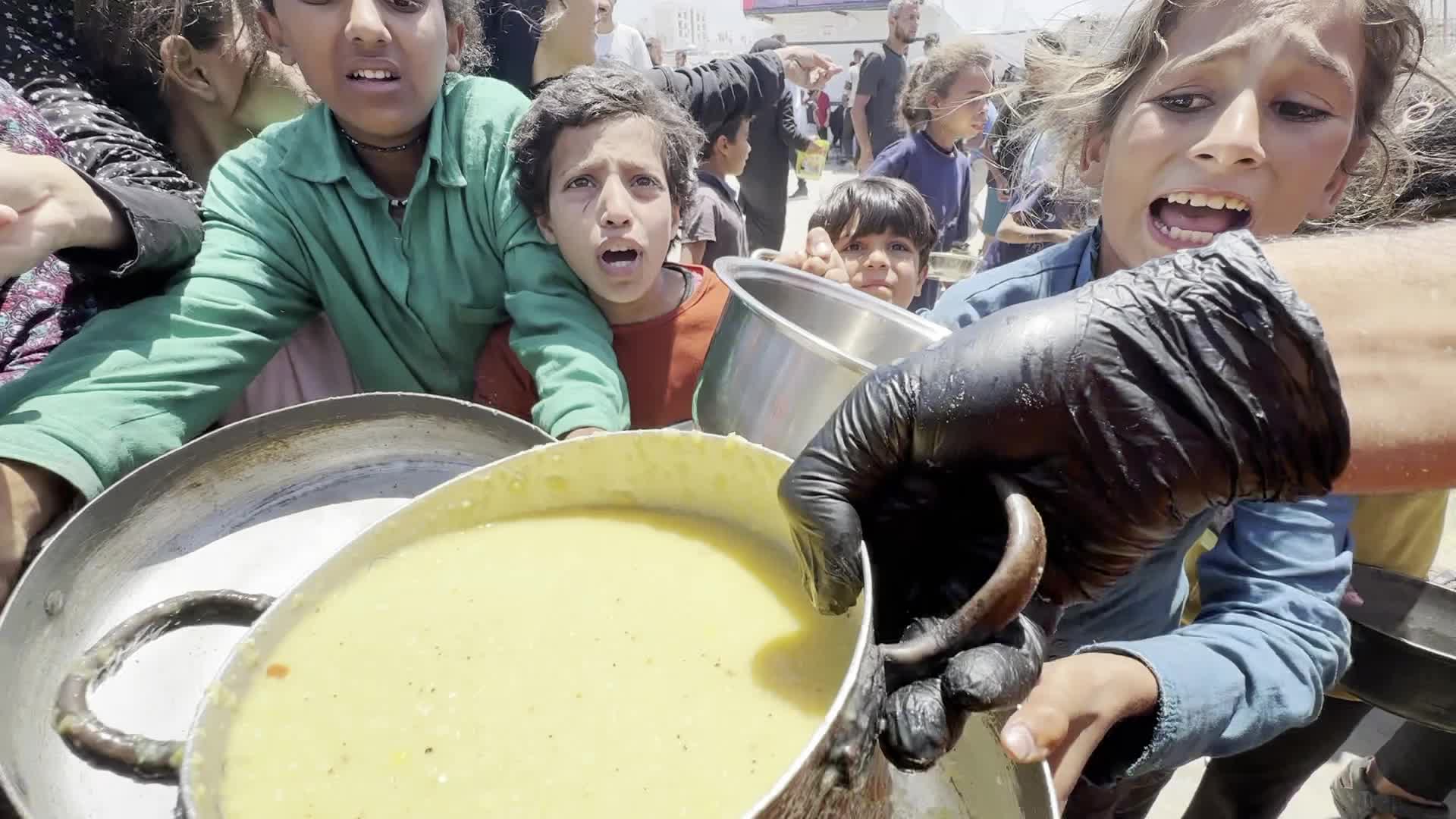 Palestinians Line Up for Hot Meals at Distribution Point in Gaza City