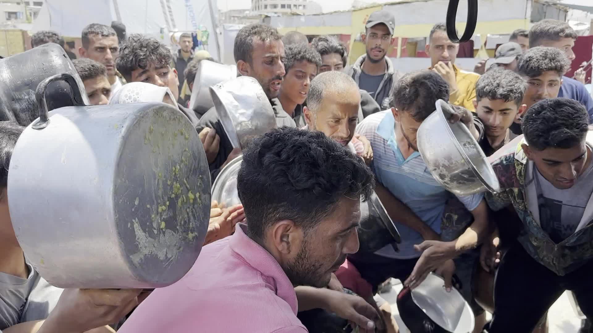 Palestinians Line Up for Hot Meals at Distribution Point in Gaza City