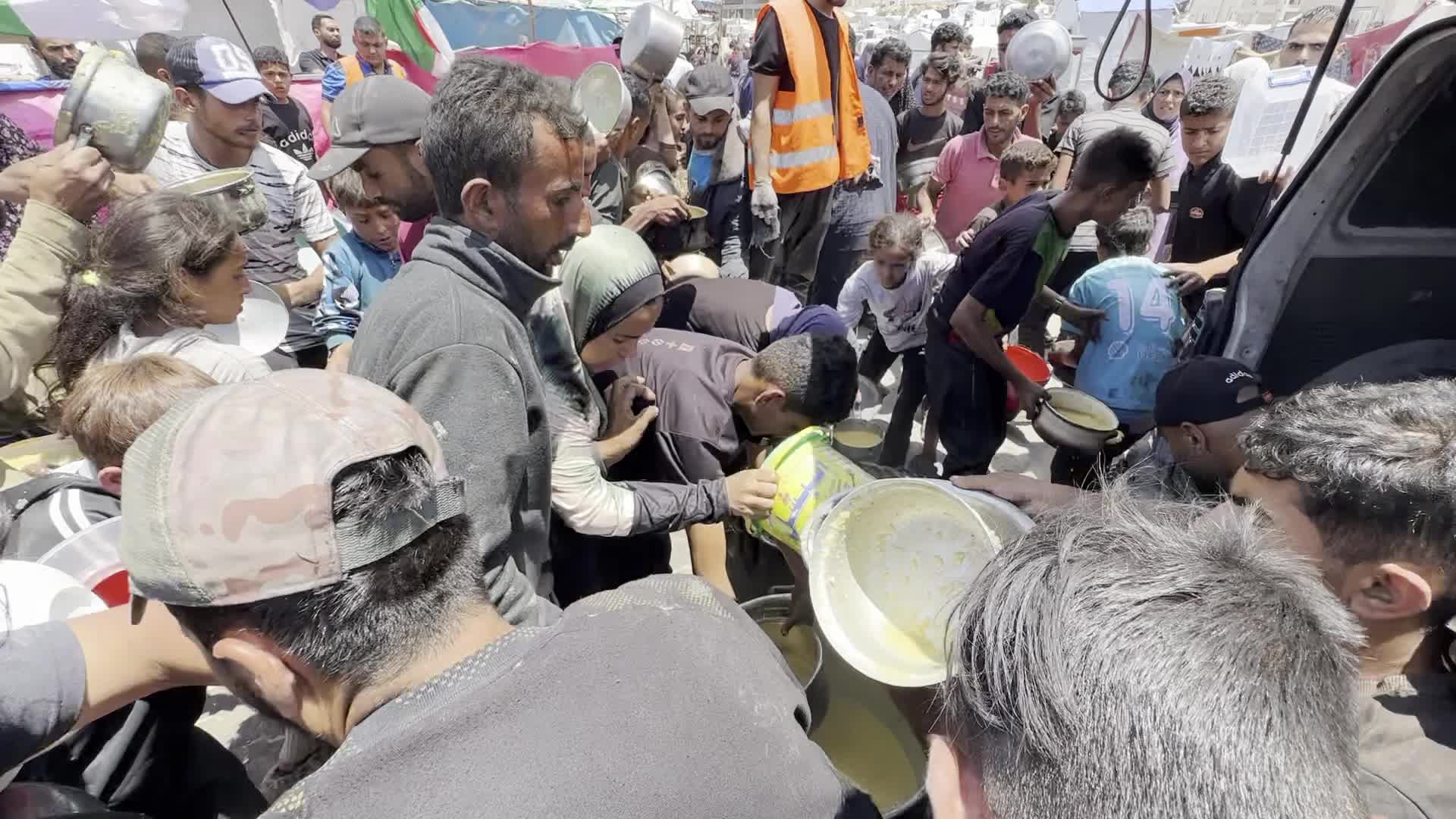 Palestinians Line Up for Hot Meals at Distribution Point in Gaza City