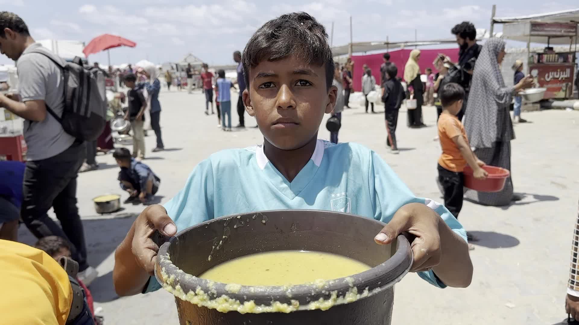 Palestinians Line Up for Hot Meals at Distribution Point in Gaza City