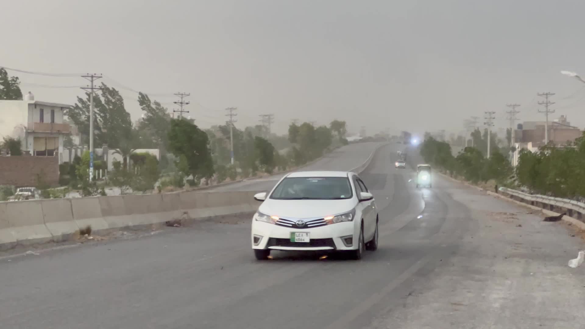 Severe storm hits Pakistani city of Peshawar 