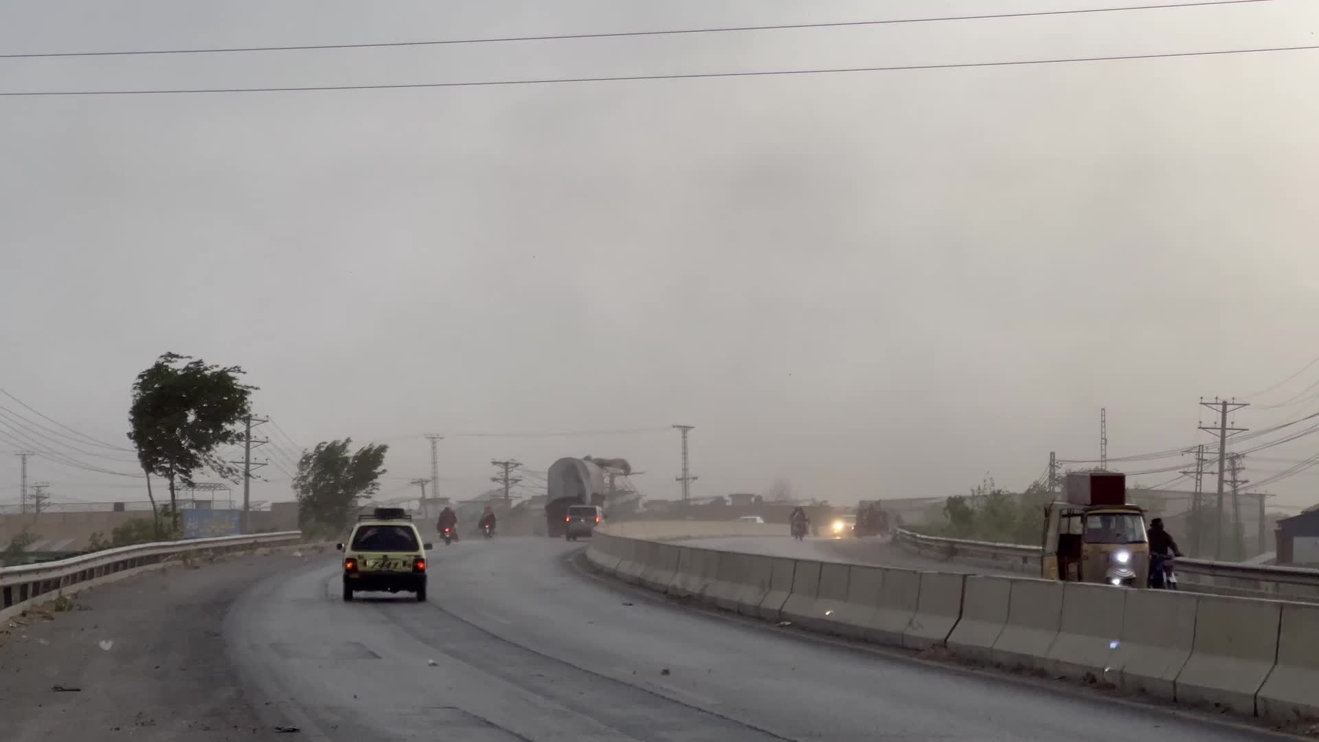 Severe storm hits Pakistani city of Peshawar 