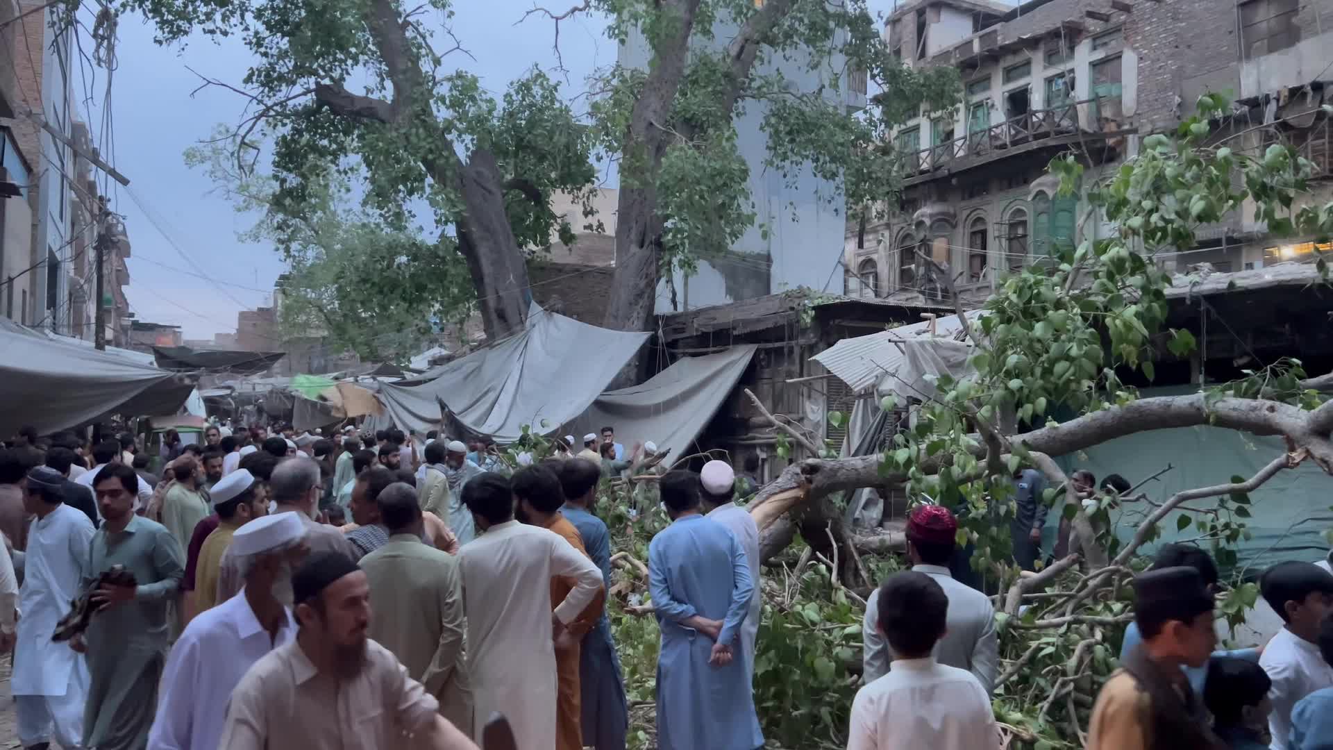 Severe storm hits Pakistani city of Peshawar 