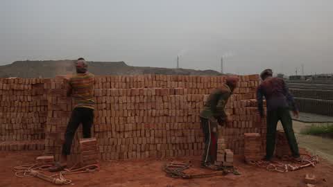  Brick Kilns cause Air pollution in Dhaka 