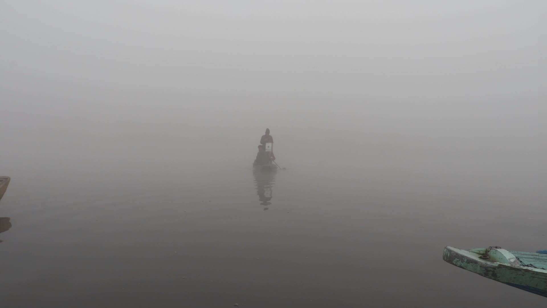Dense fog gripped Kashmir
