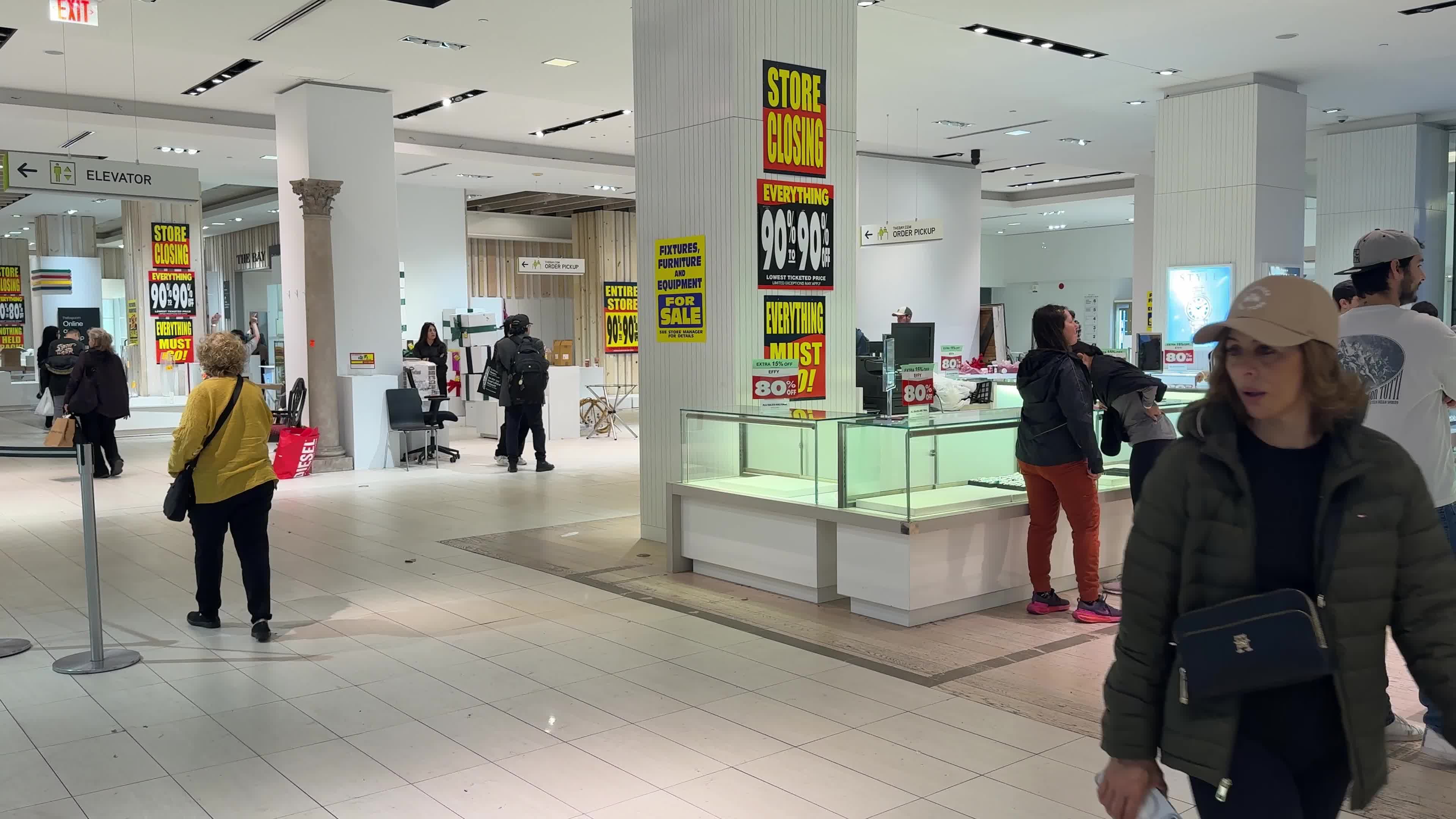 Hudson's Bay Stores to Close in Canada 