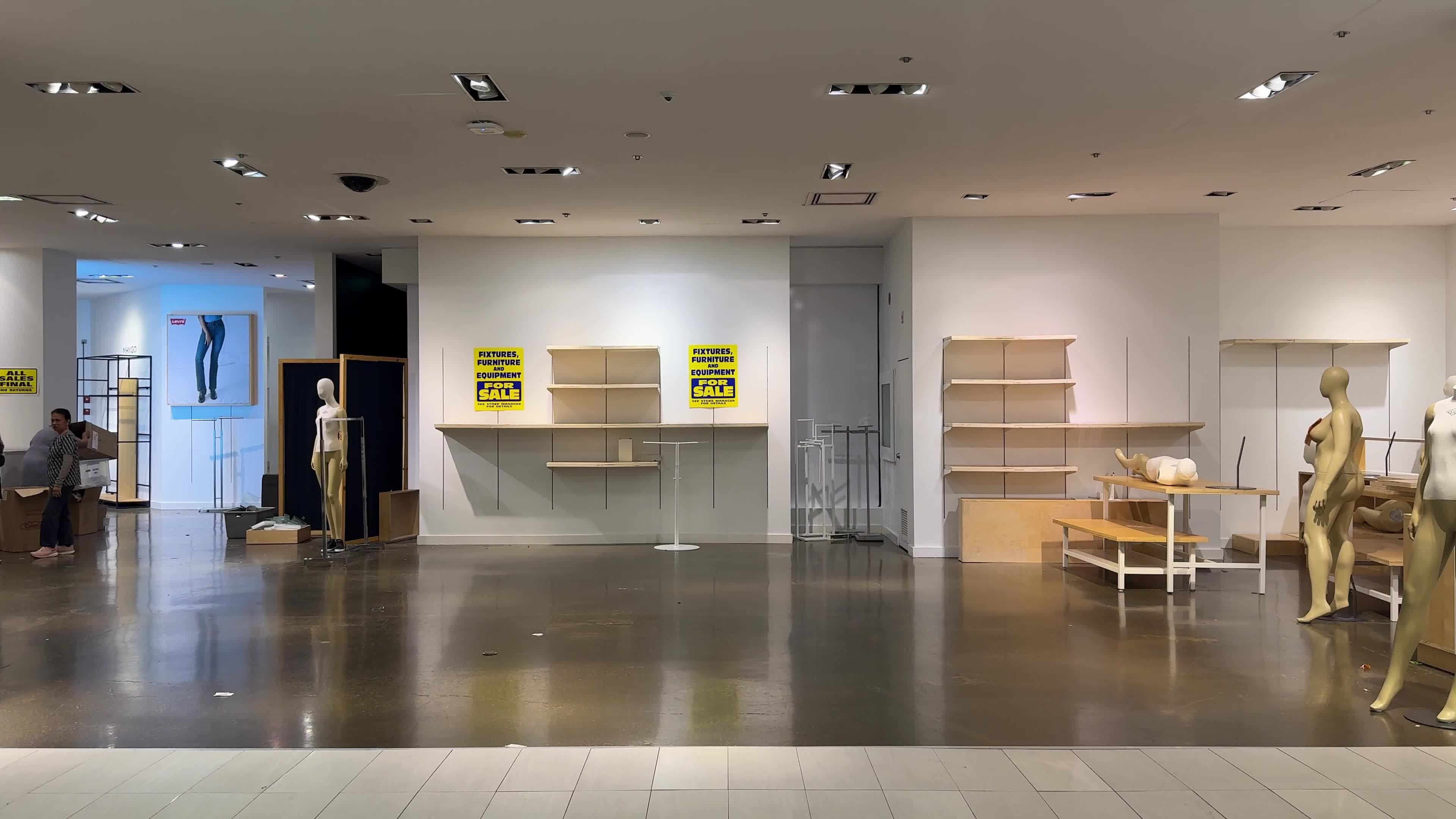 Hudson's Bay Stores to Close in Canada 
