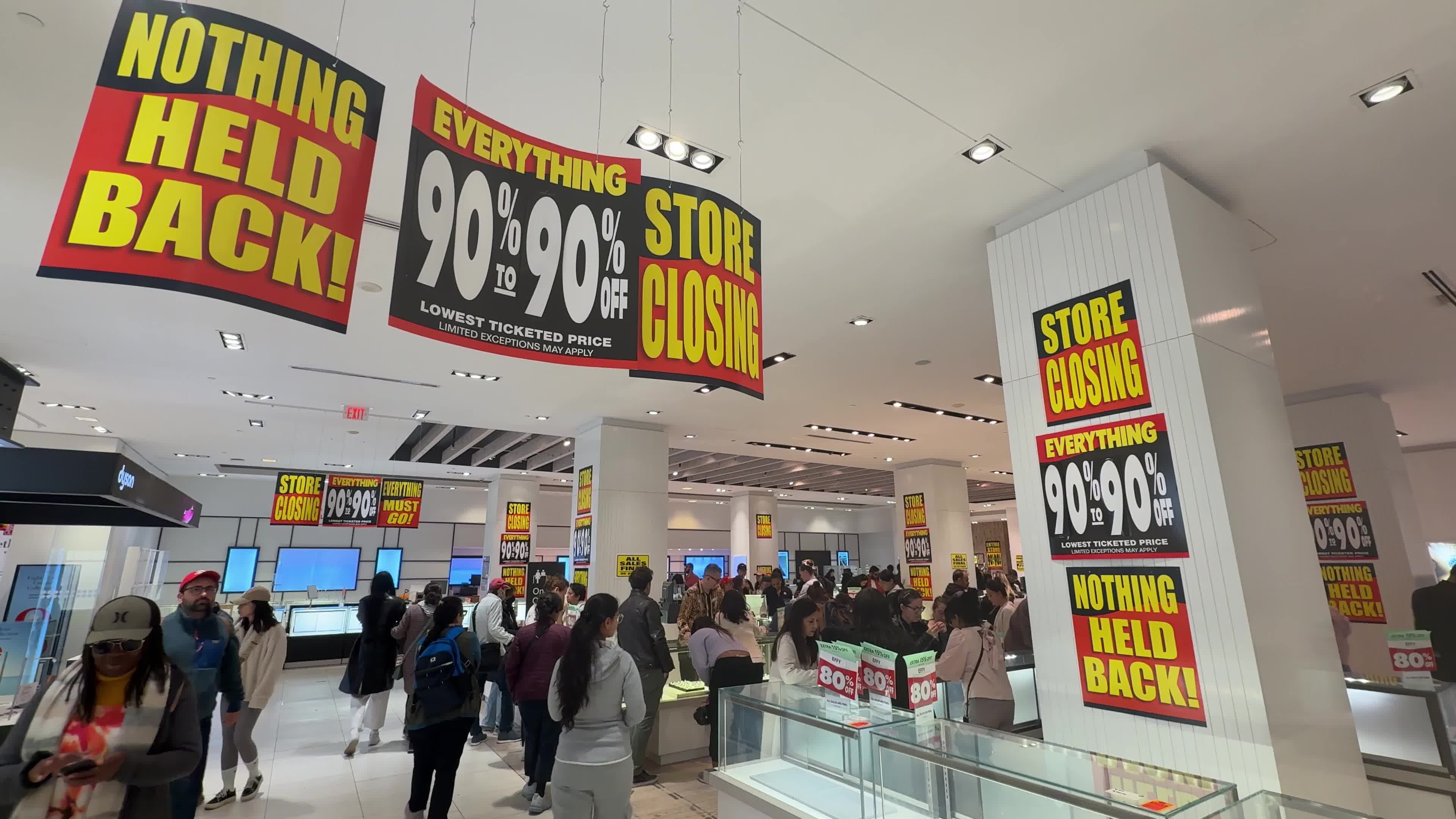 Hudson's Bay Stores to Close in Canada 