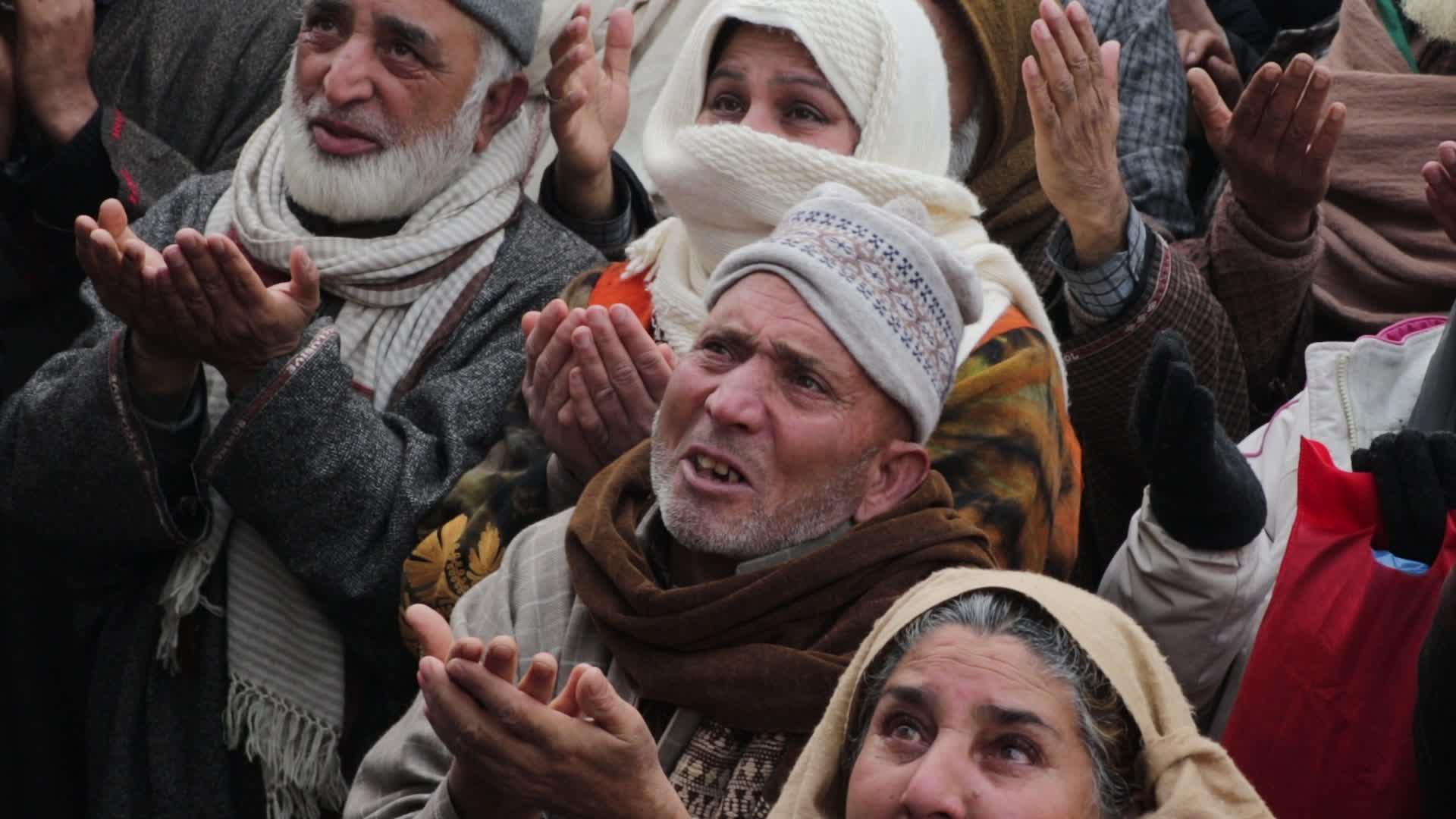 Devotees assemble at Dastgeer Sahib (RA) shrine on annual Urs